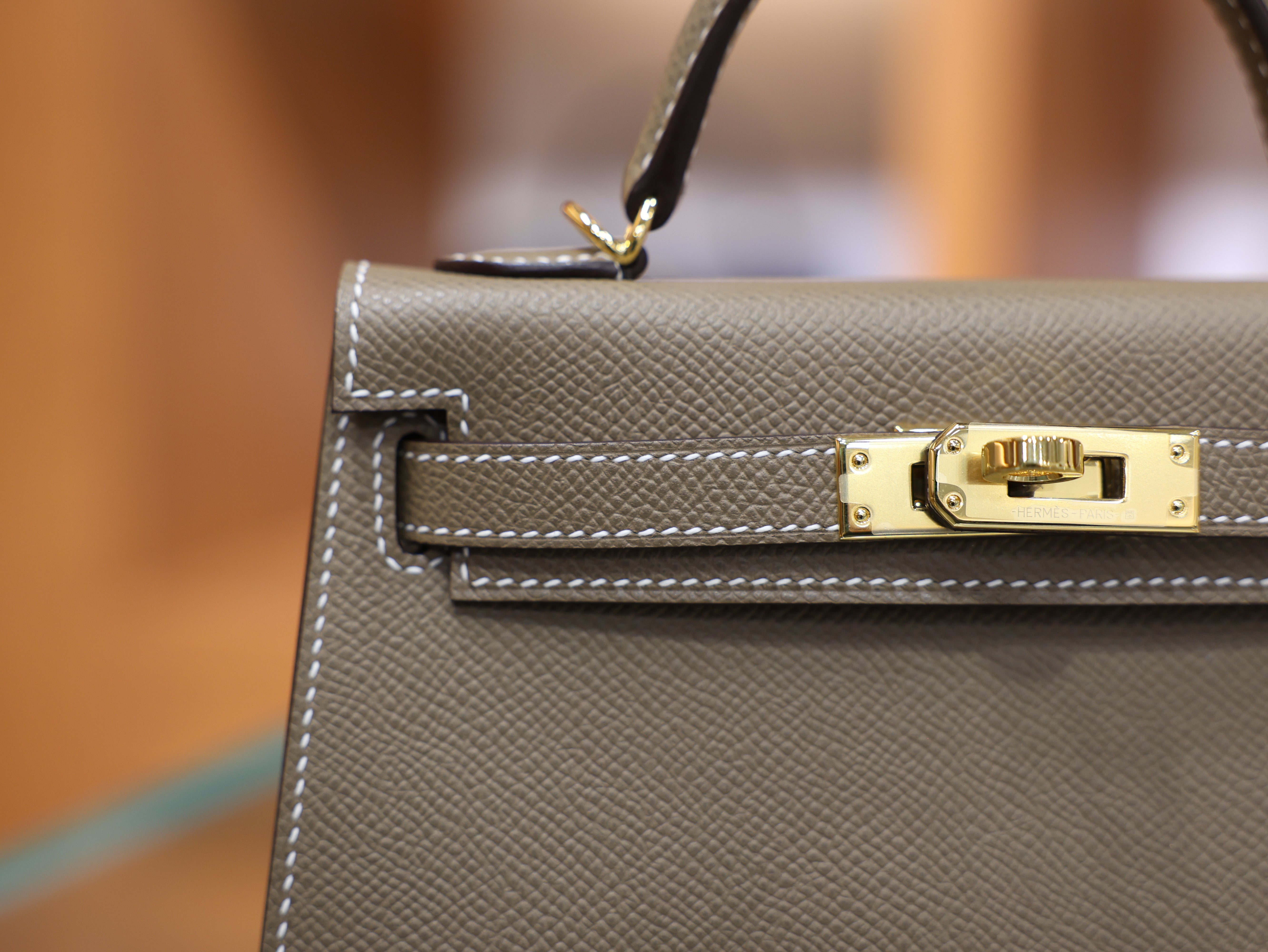 Kelly mini 2 epsom etoupe GHW