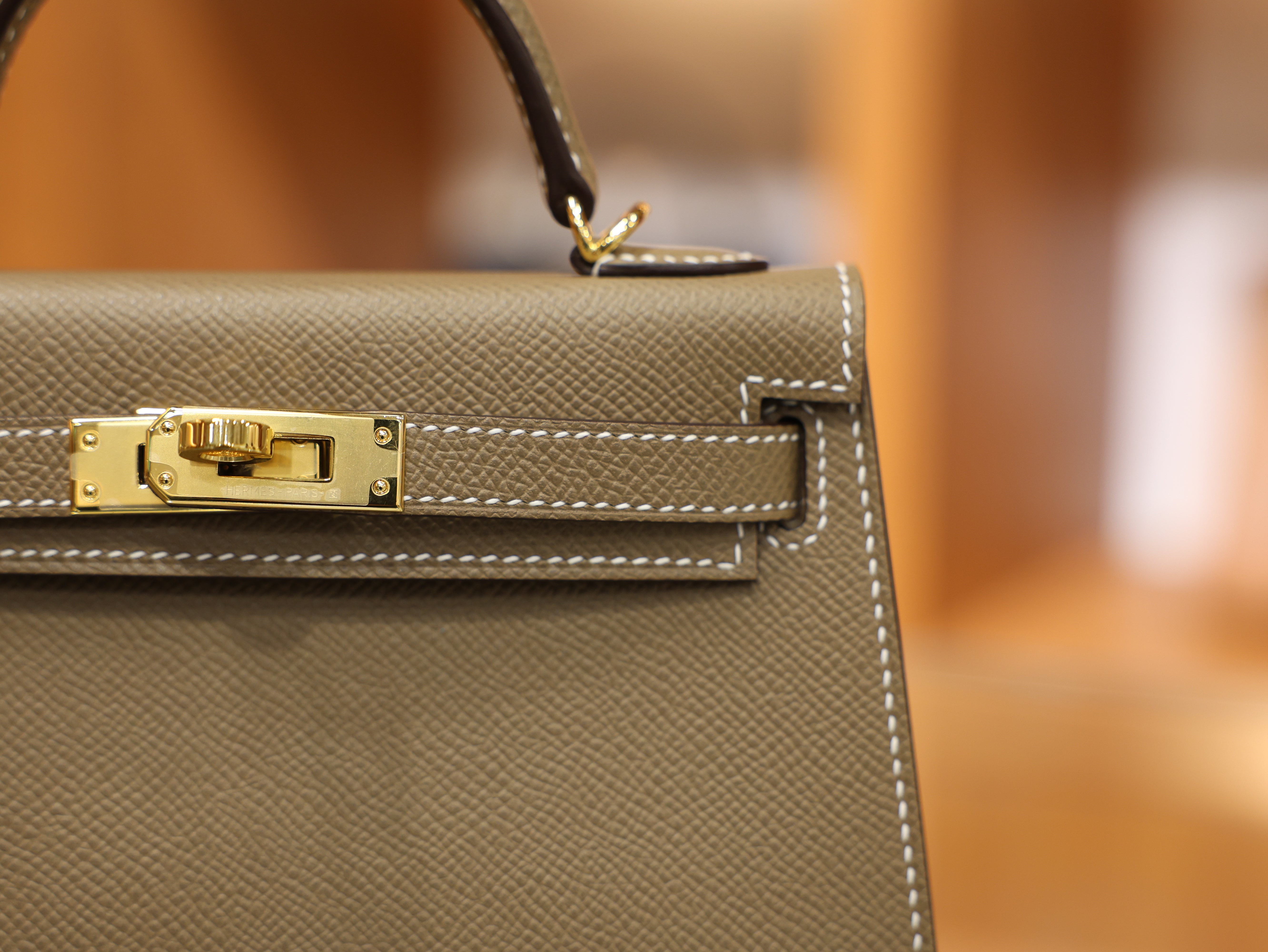 Kelly mini 2 epsom etoupe GHW