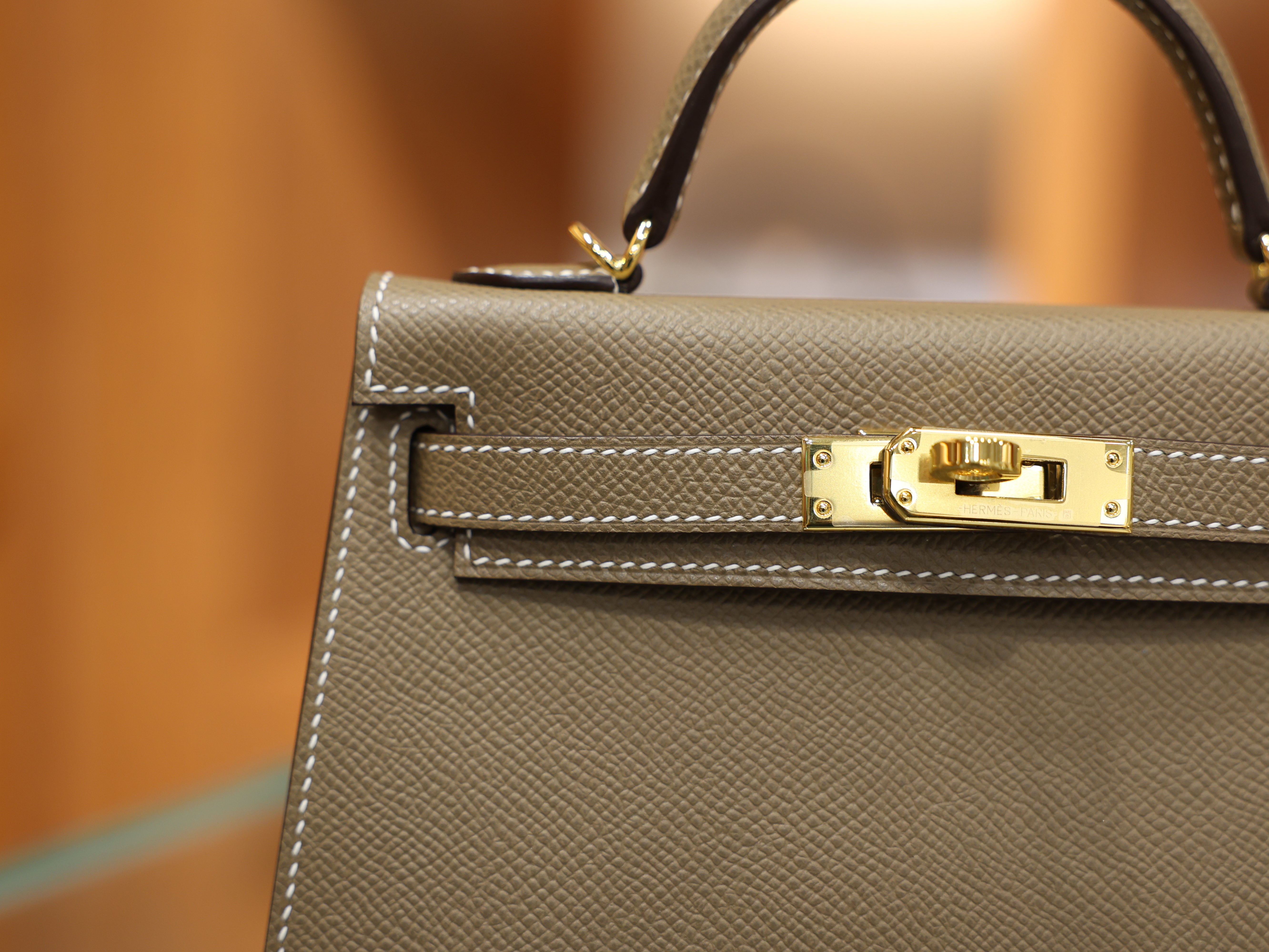 Kelly mini 2 epsom etoupe GHW