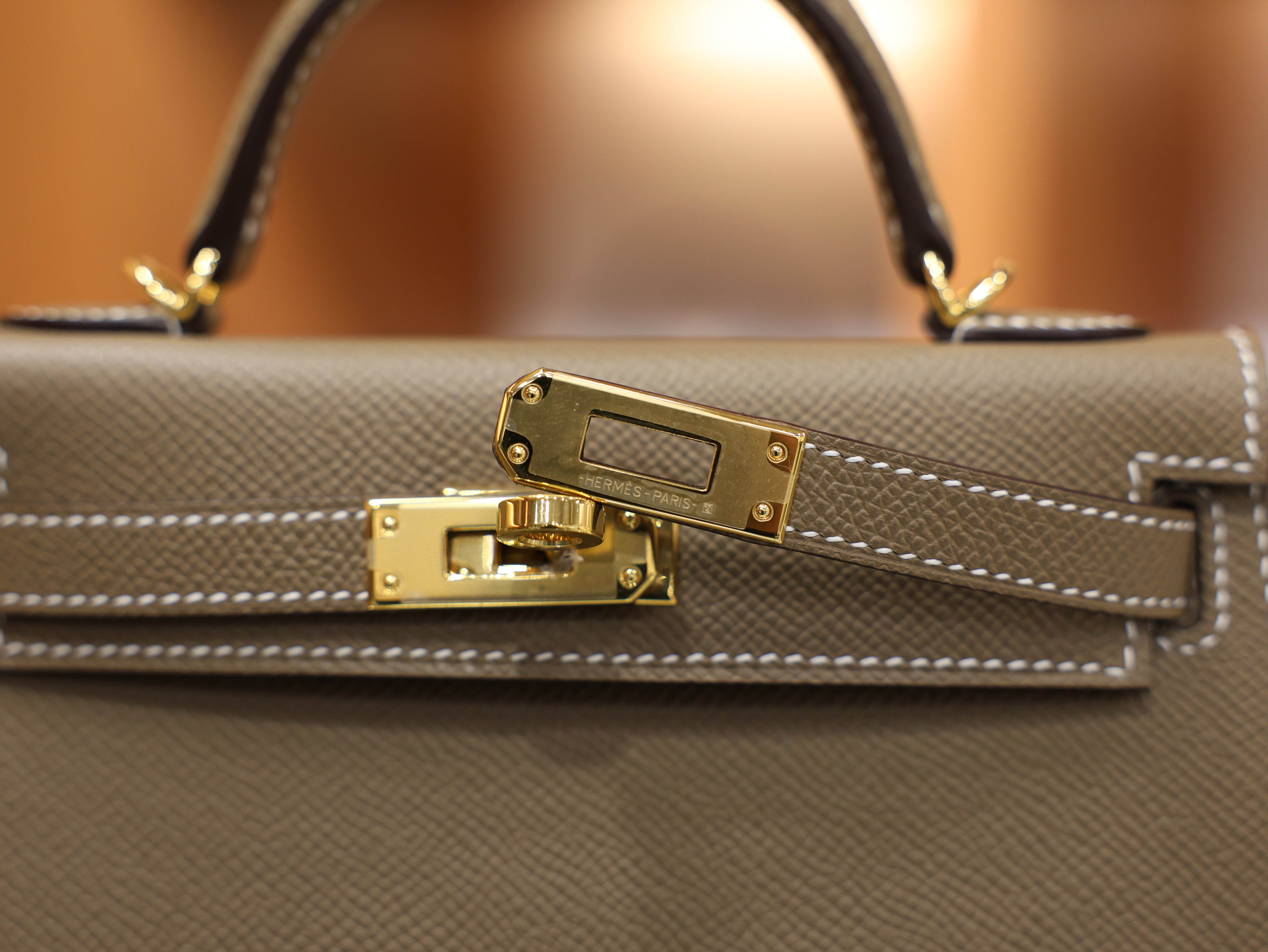 Kelly mini 2 epsom etoupe GHW