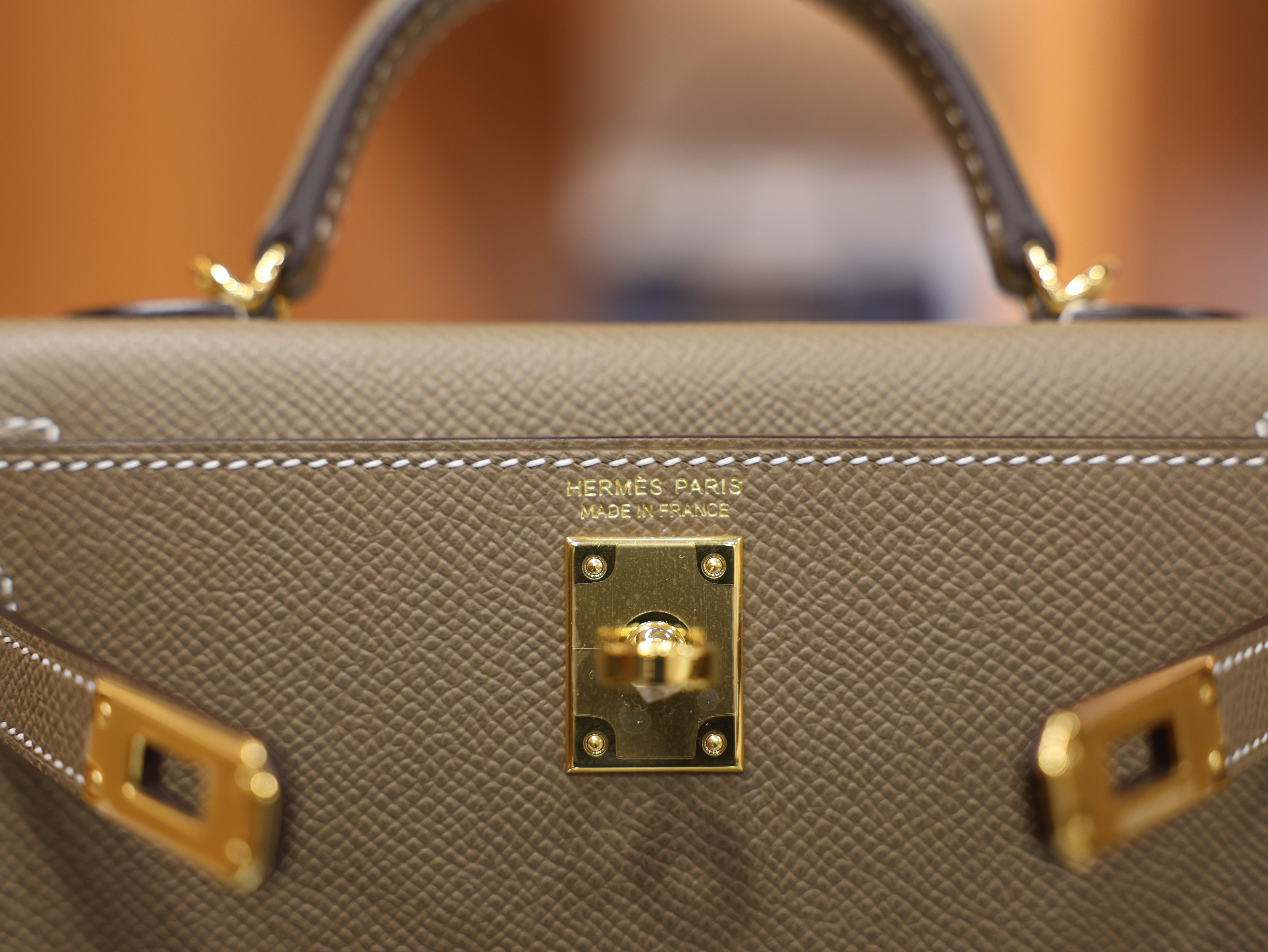 Kelly mini 2 epsom etoupe GHW