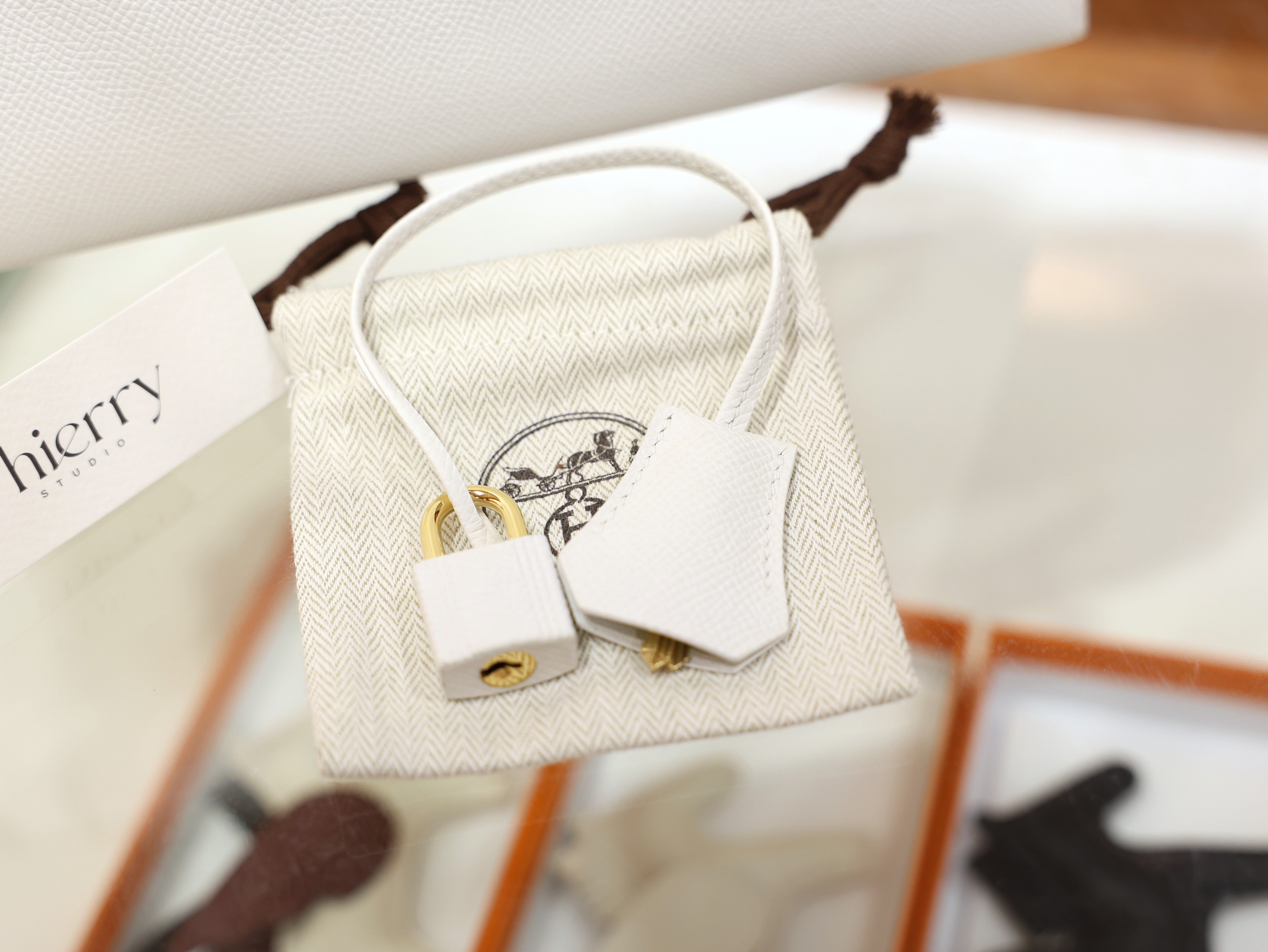 Kelly 28 epsom blanc GHW