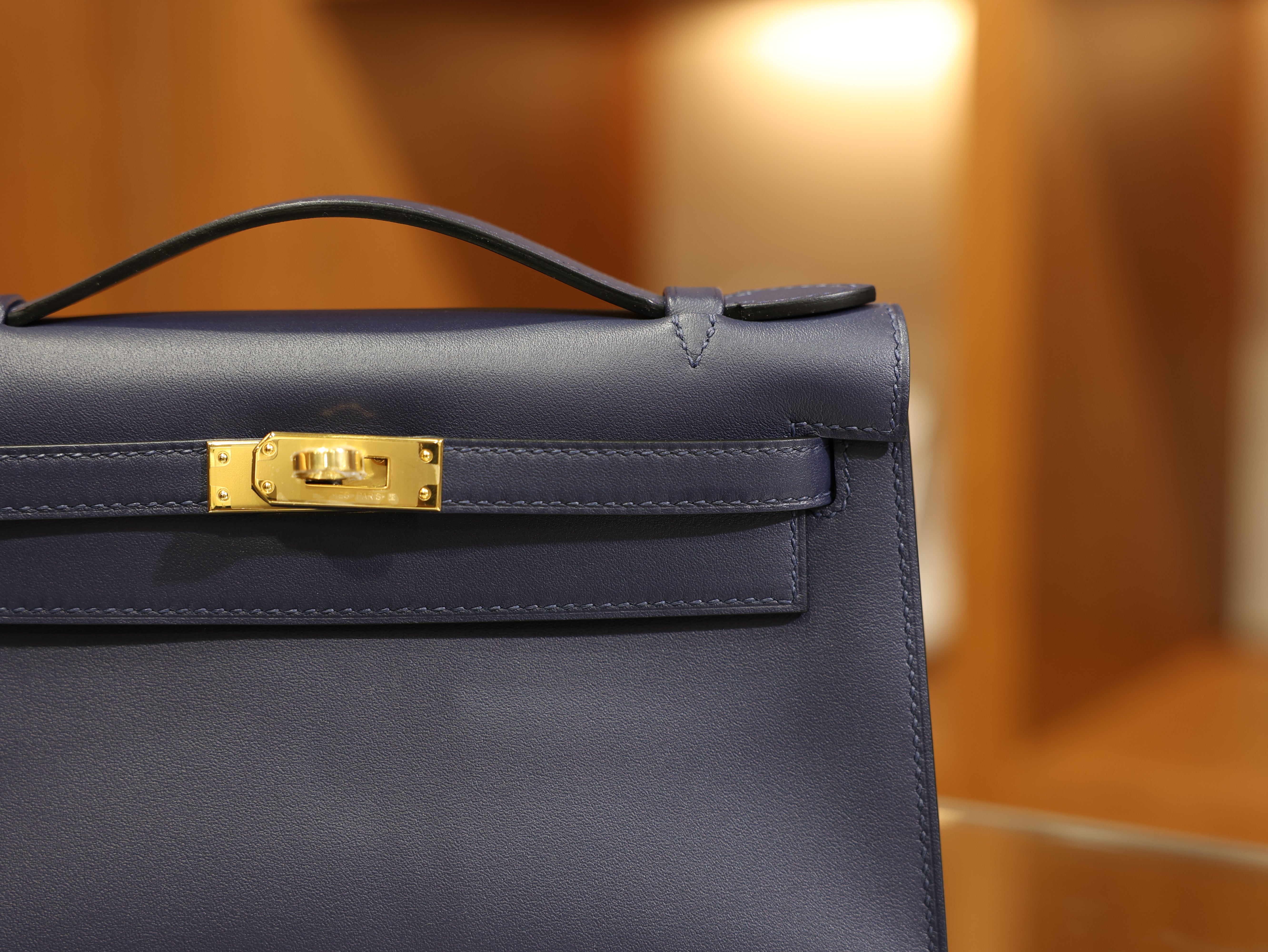 Kelly pochette swift bleu saphir GHW
