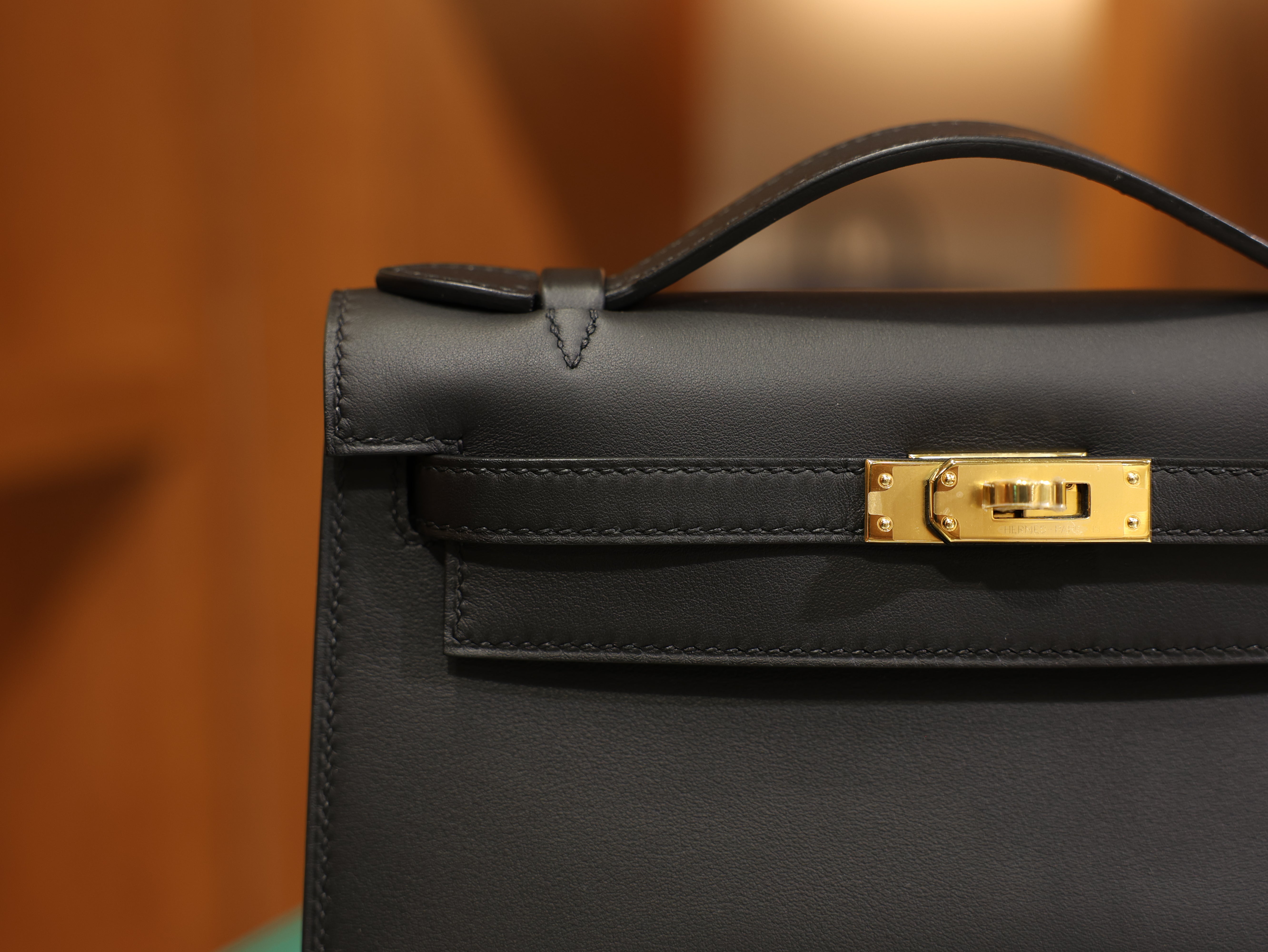 Kelly pochette swift black GHW