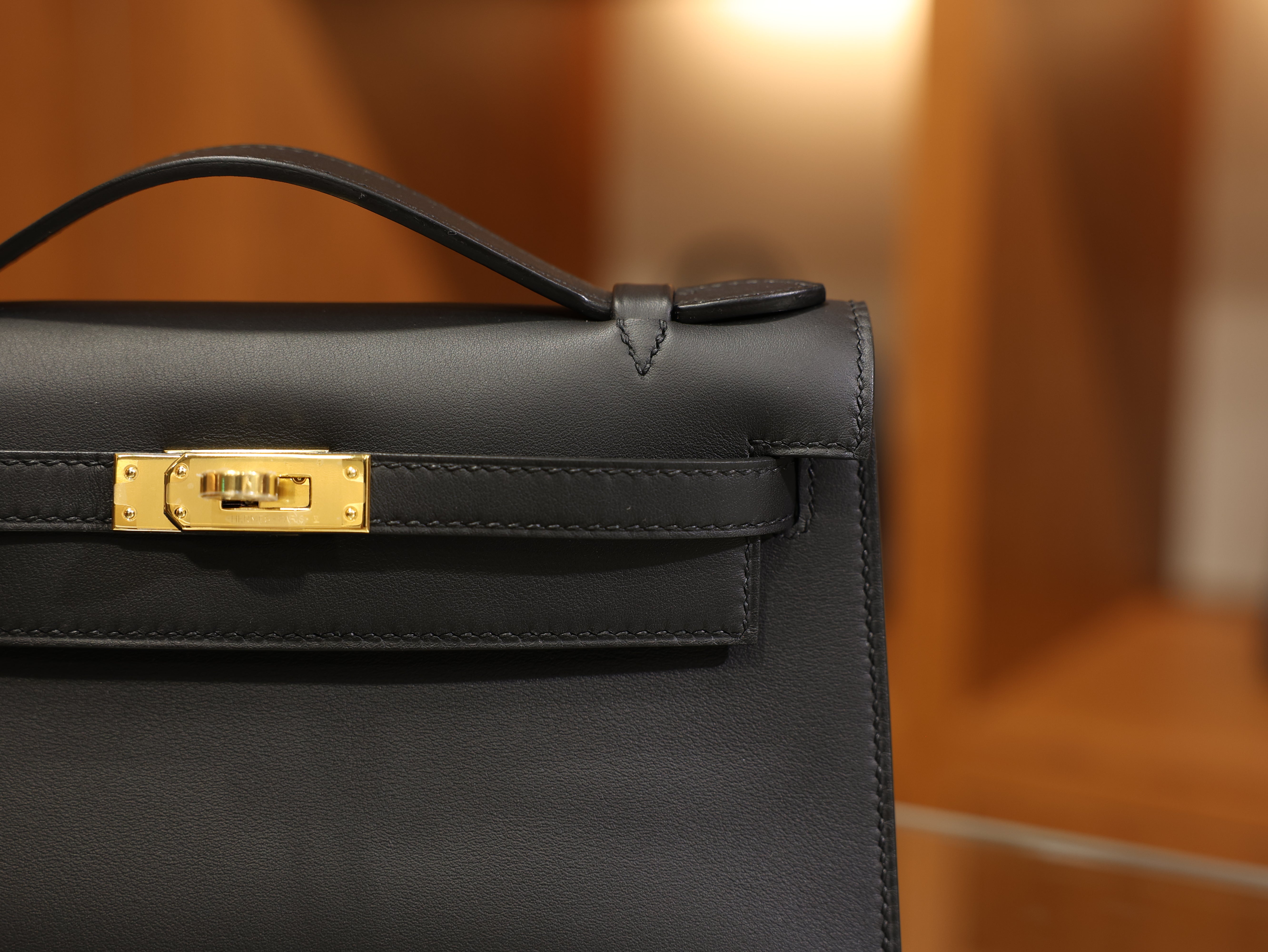 Kelly pochette swift black GHW