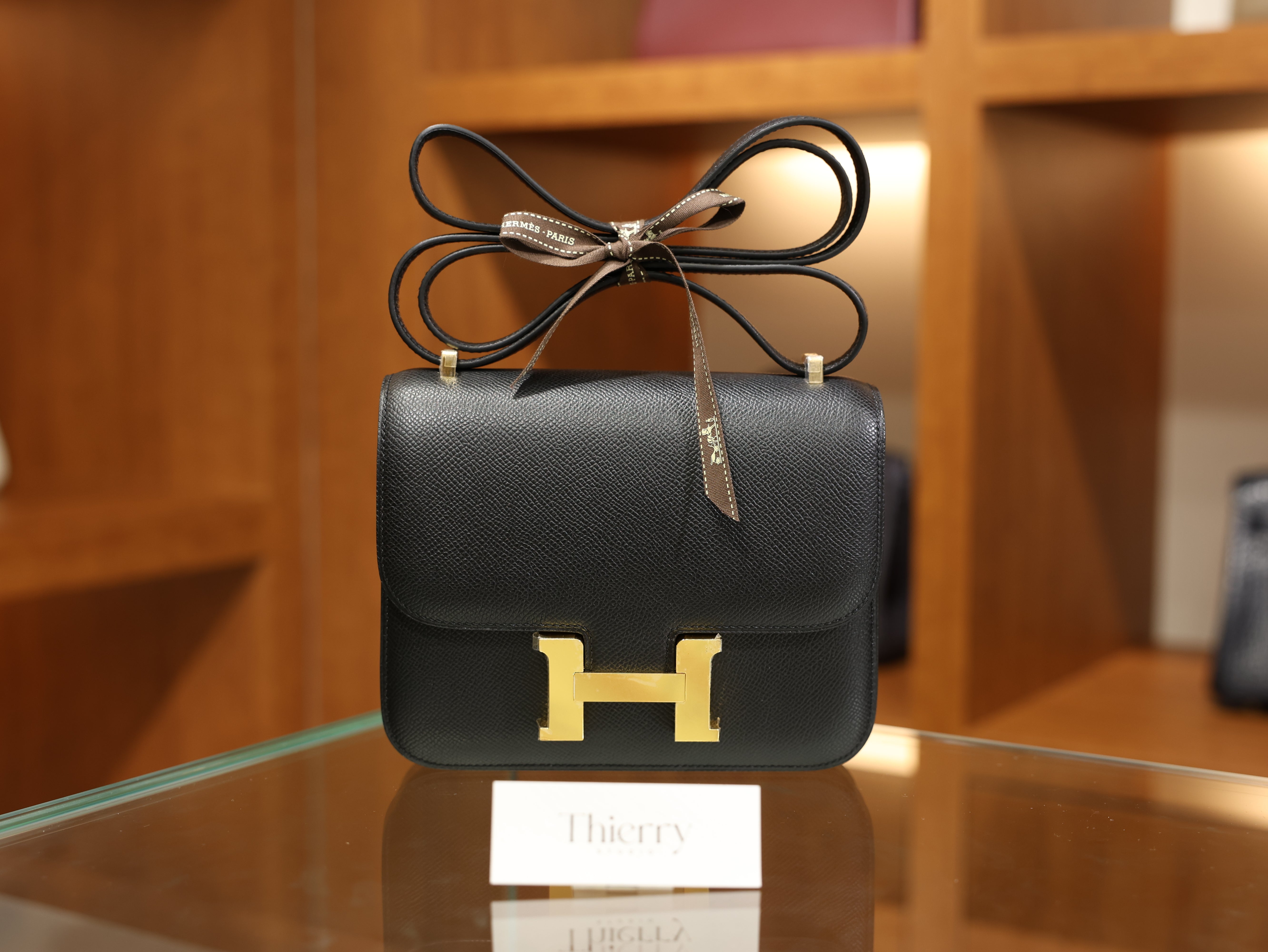 Constance 18 epsom black GHW