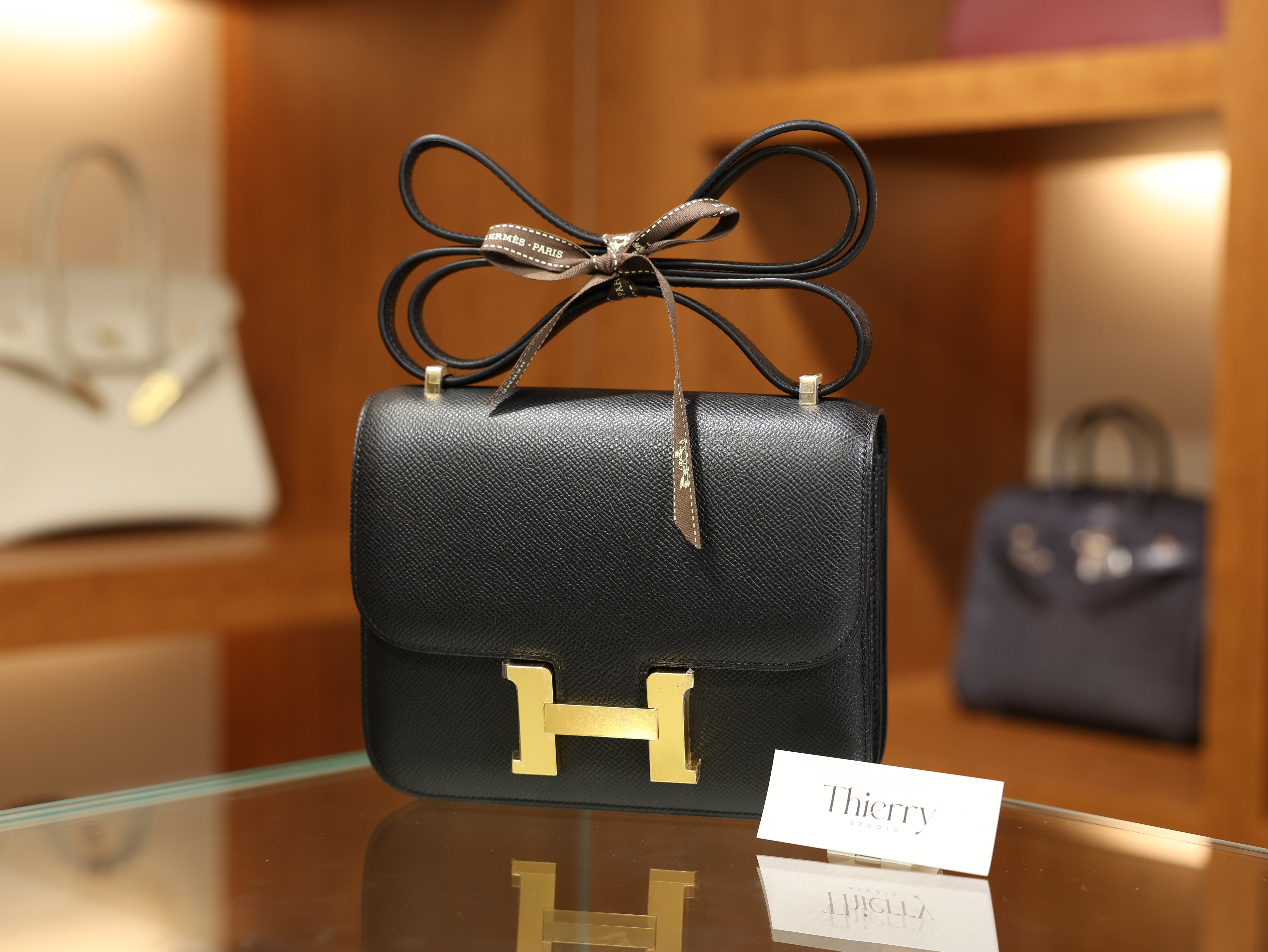 Constance 18 epsom black GHW