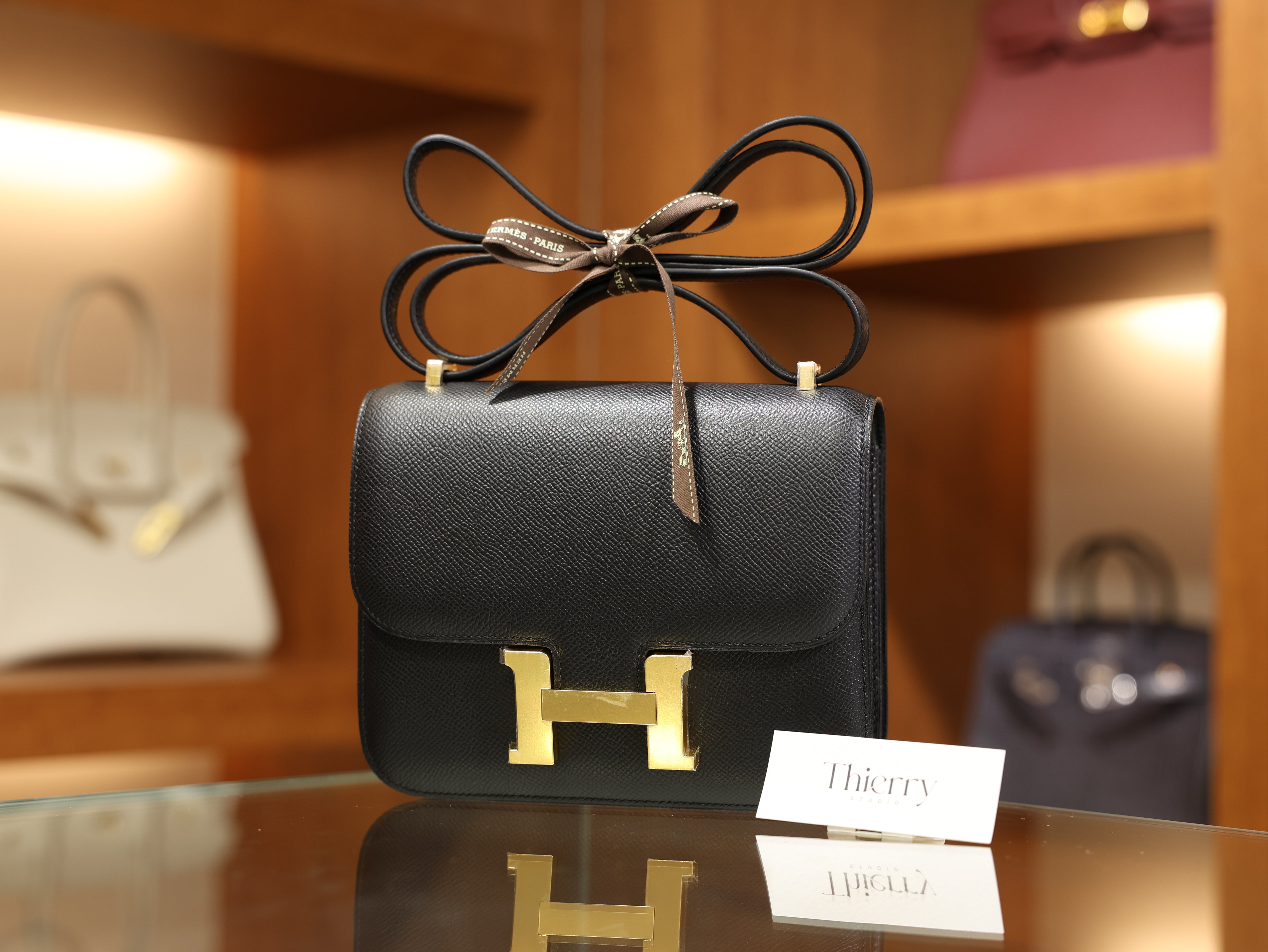 Constance 18 epsom black GHW