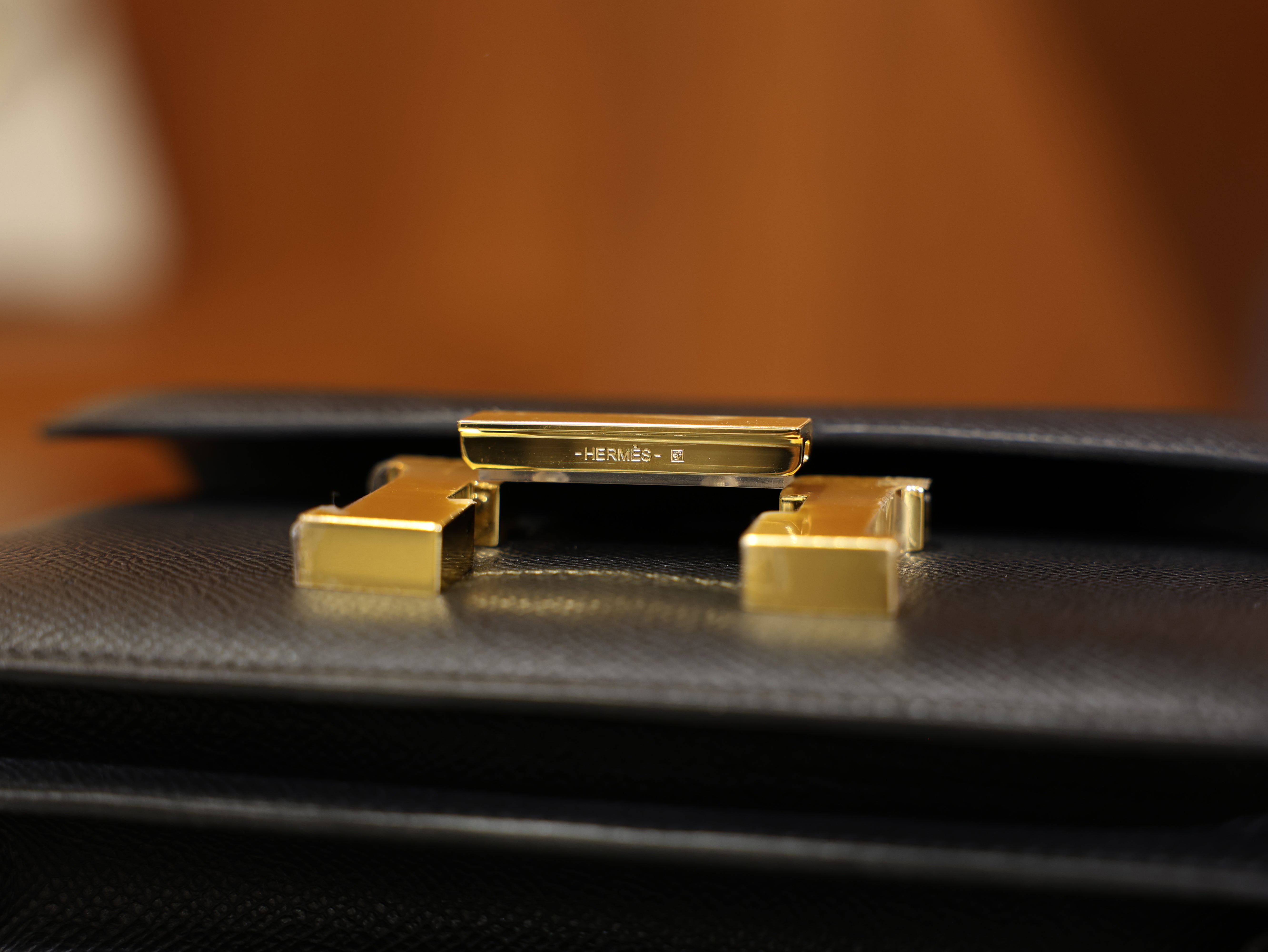 Constance 18 epsom black GHW