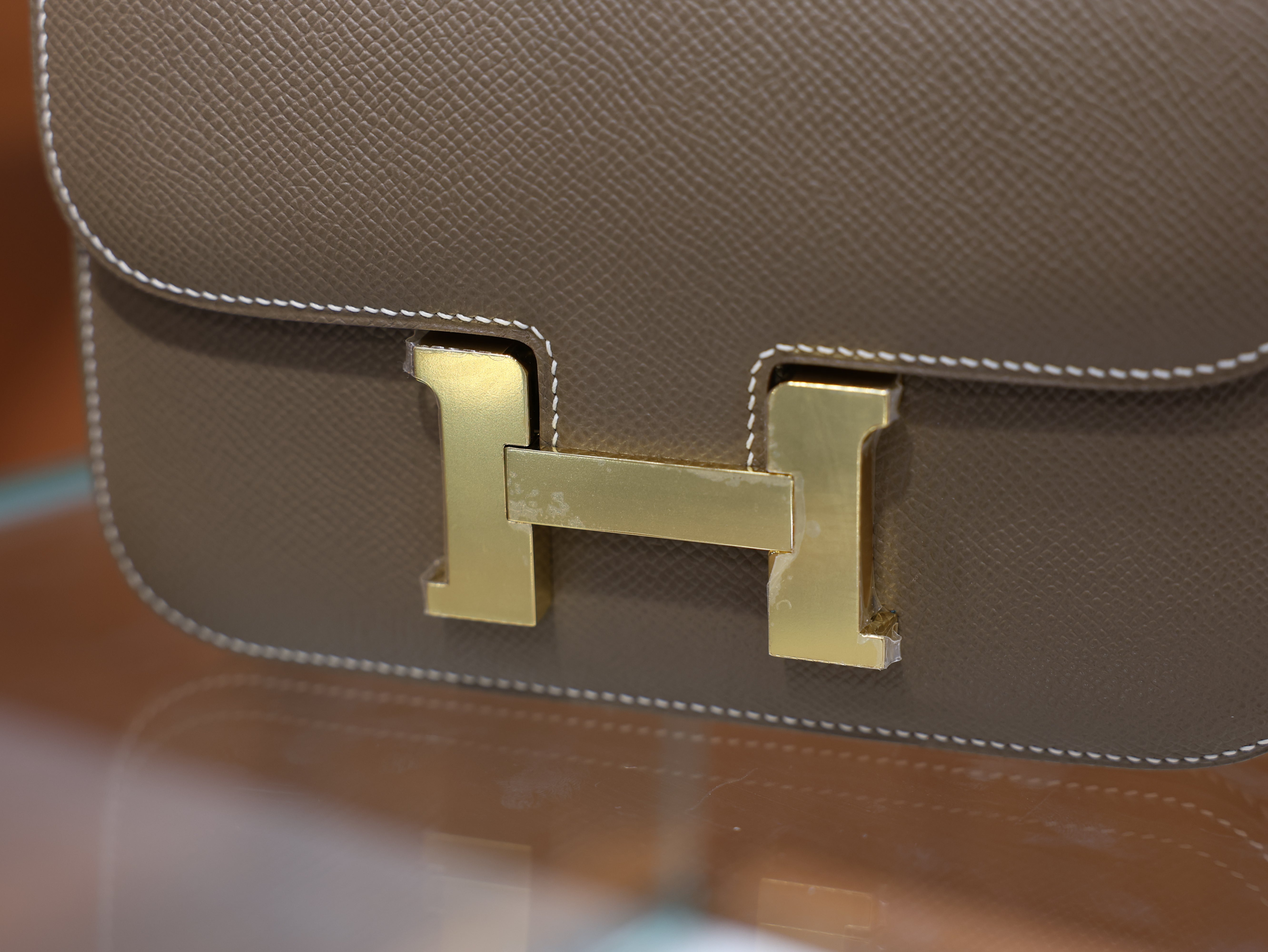 Constance 18 epsom etoupe GHW