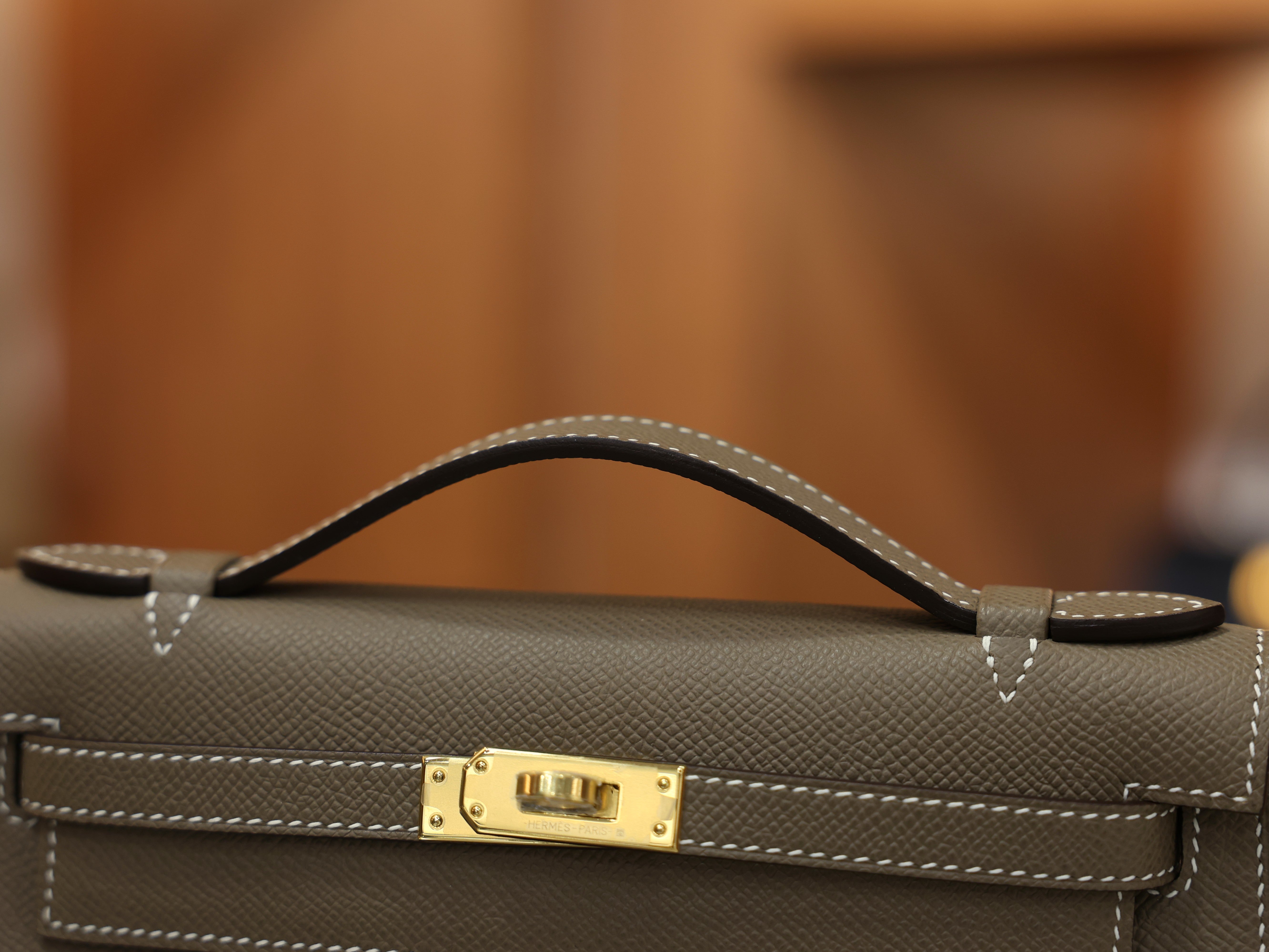 Kelly pochette epsom etoupe GHW (HSS)