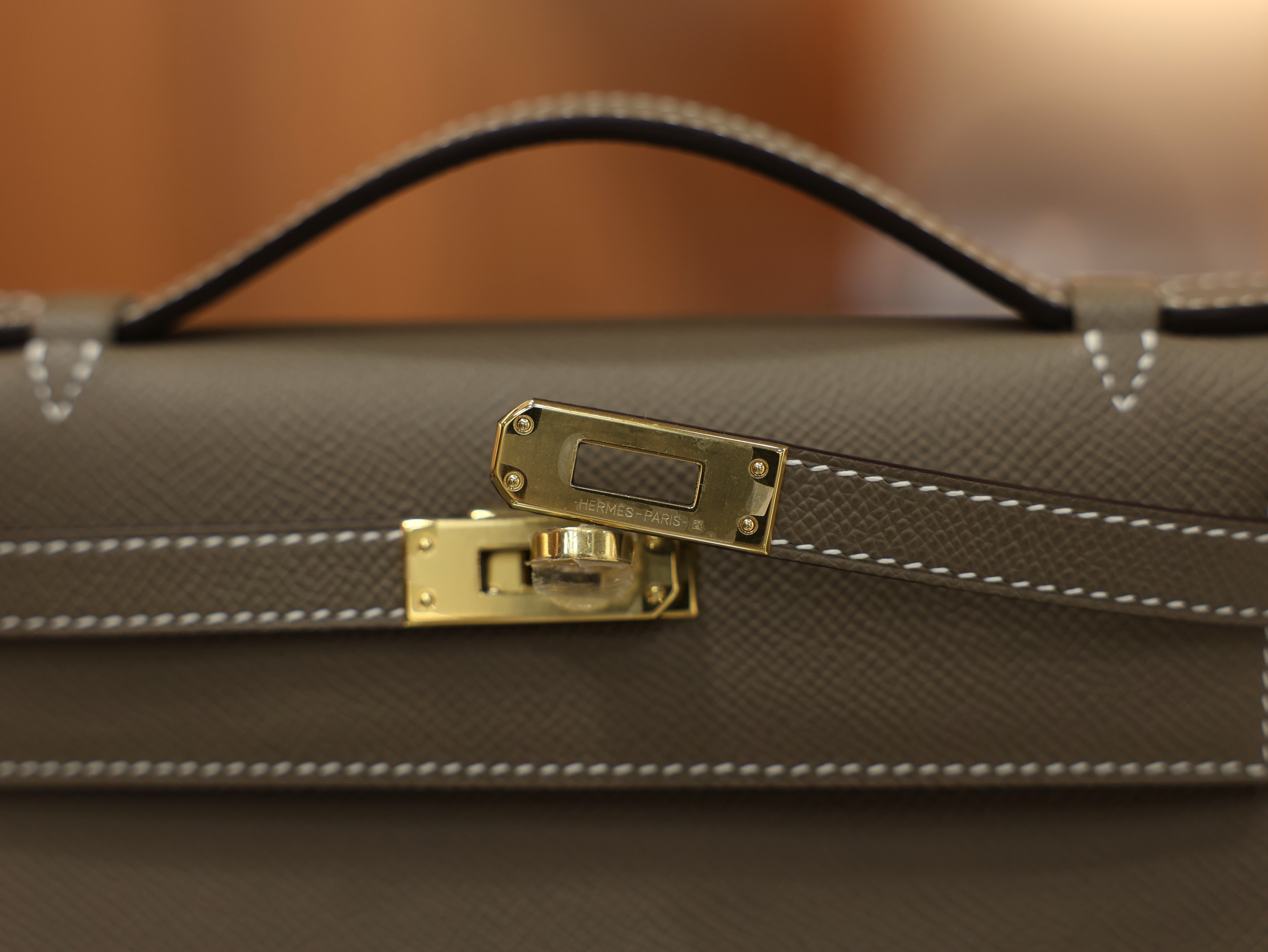 Kelly pochette epsom etoupe GHW (HSS)
