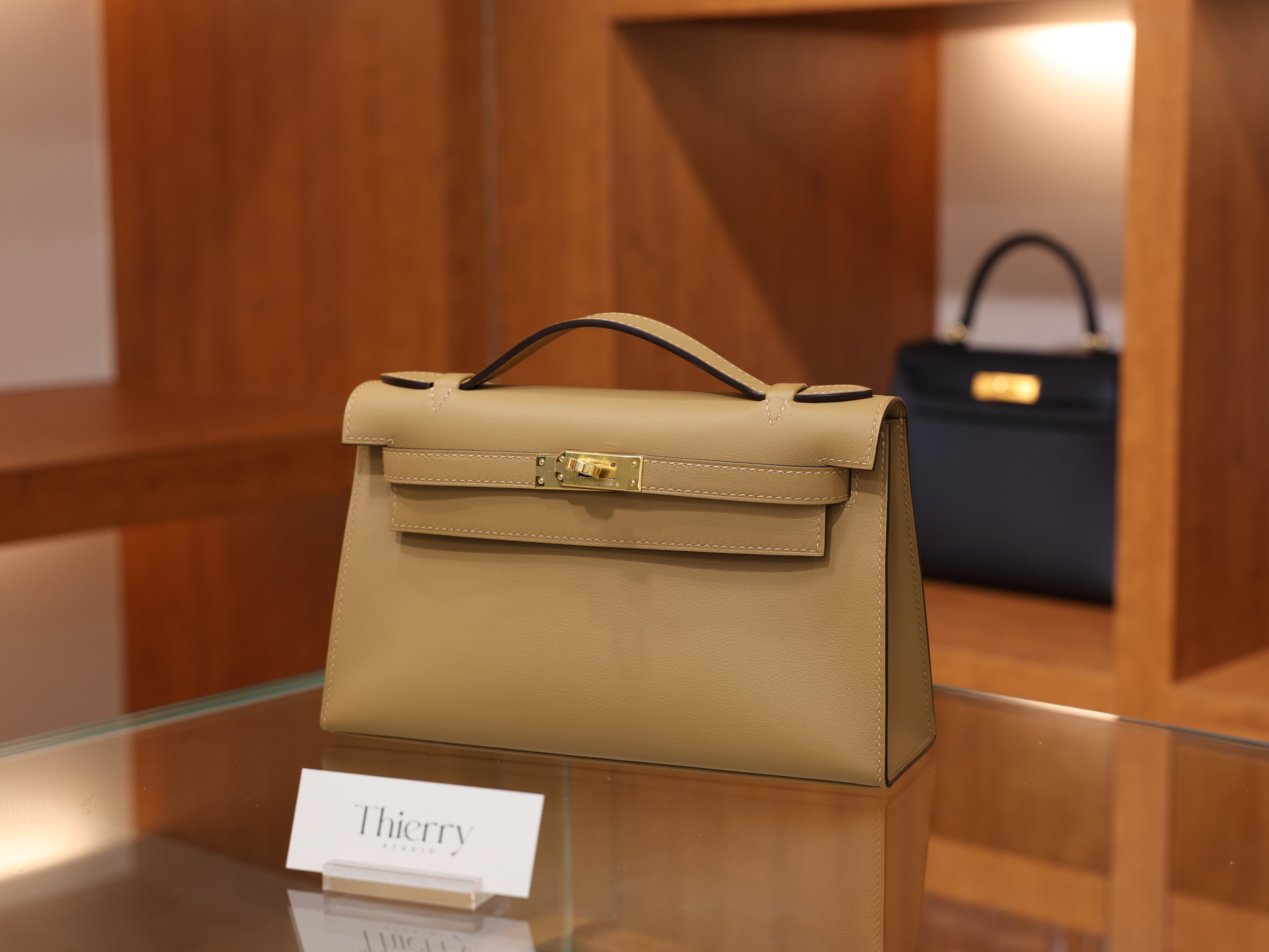 Kelly pochette swift chai GHW