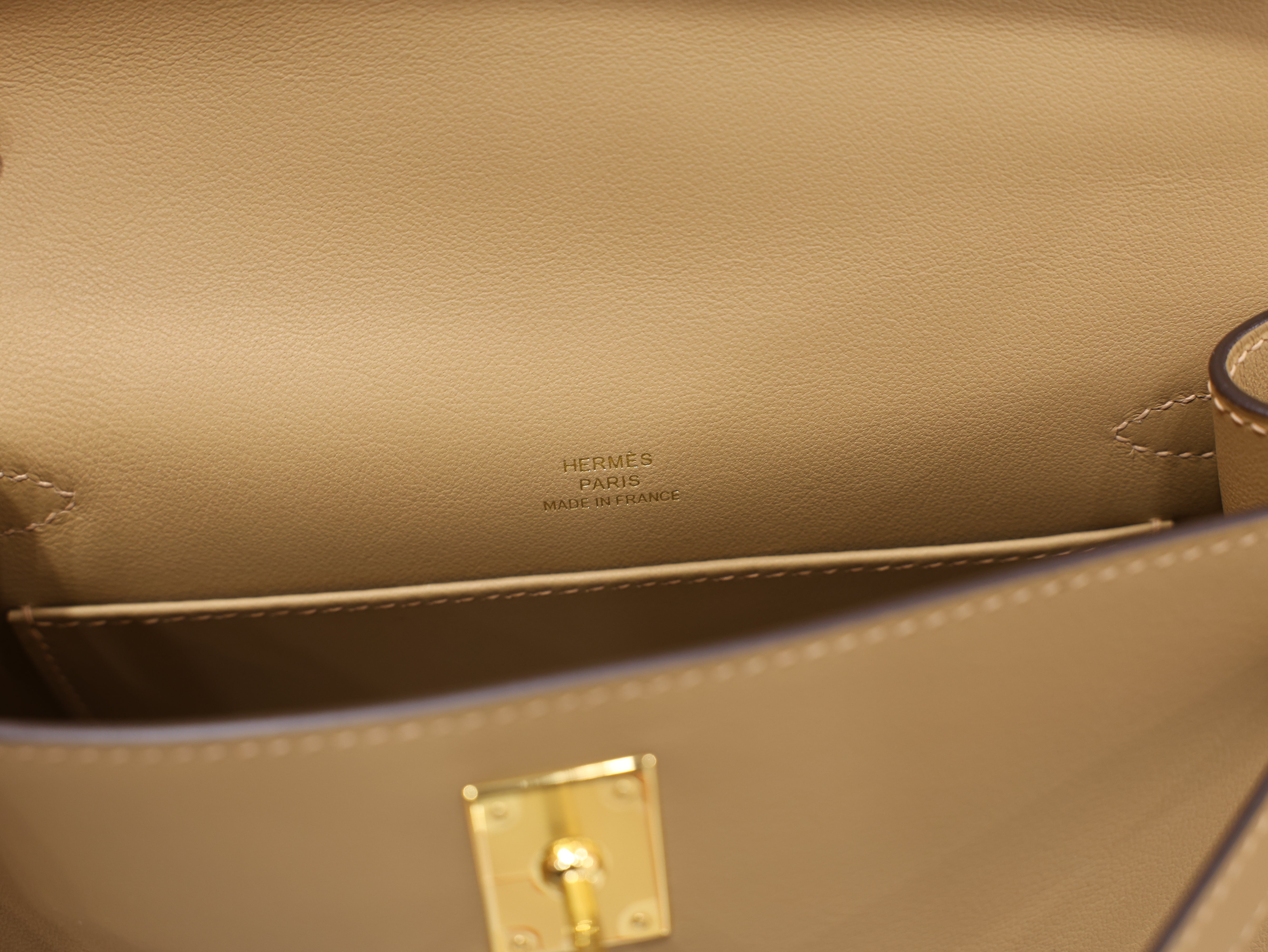 Kelly pochette swift chai GHW