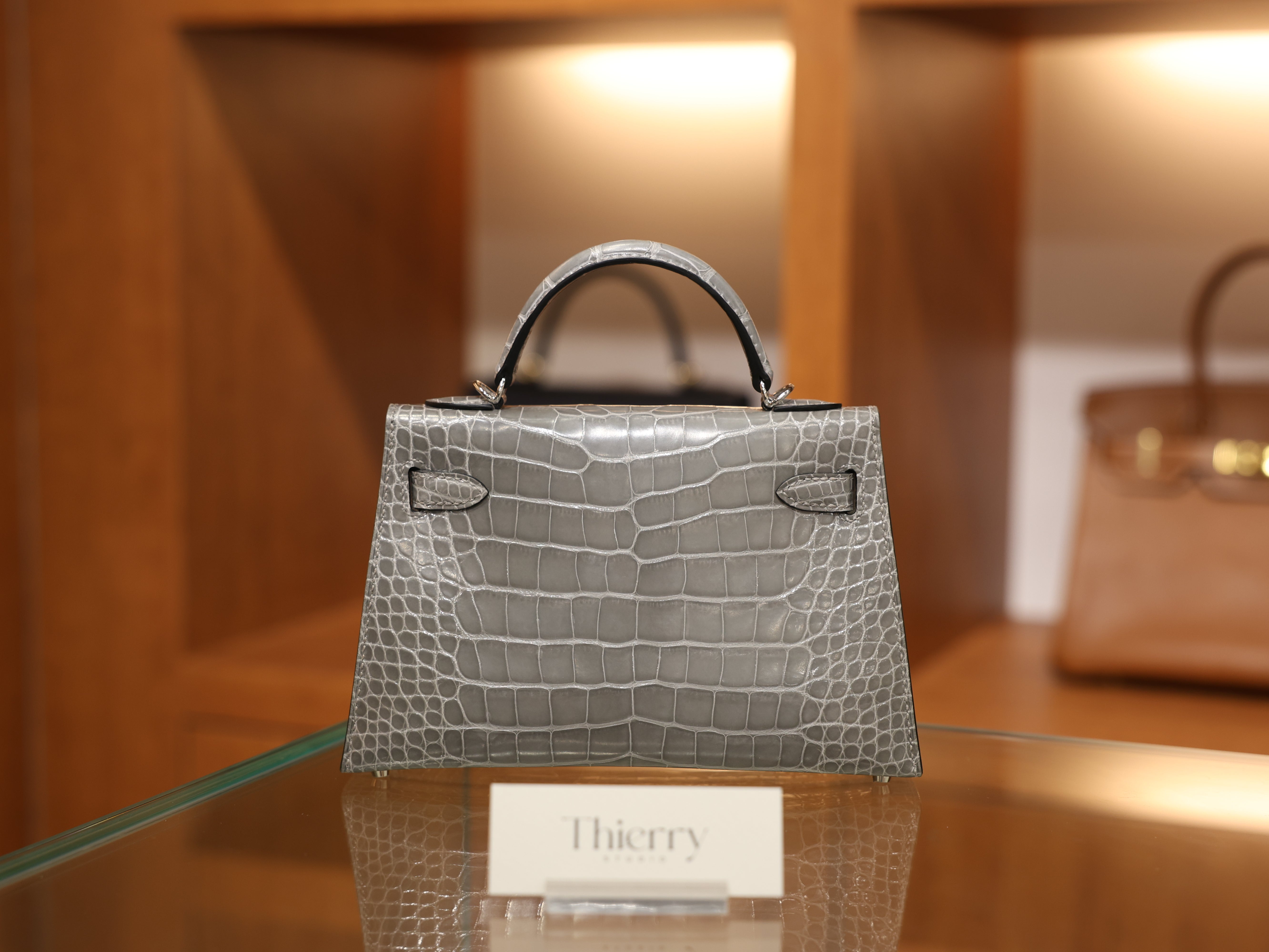 Kelly mini 2 shiny alligator gris ciment PHW