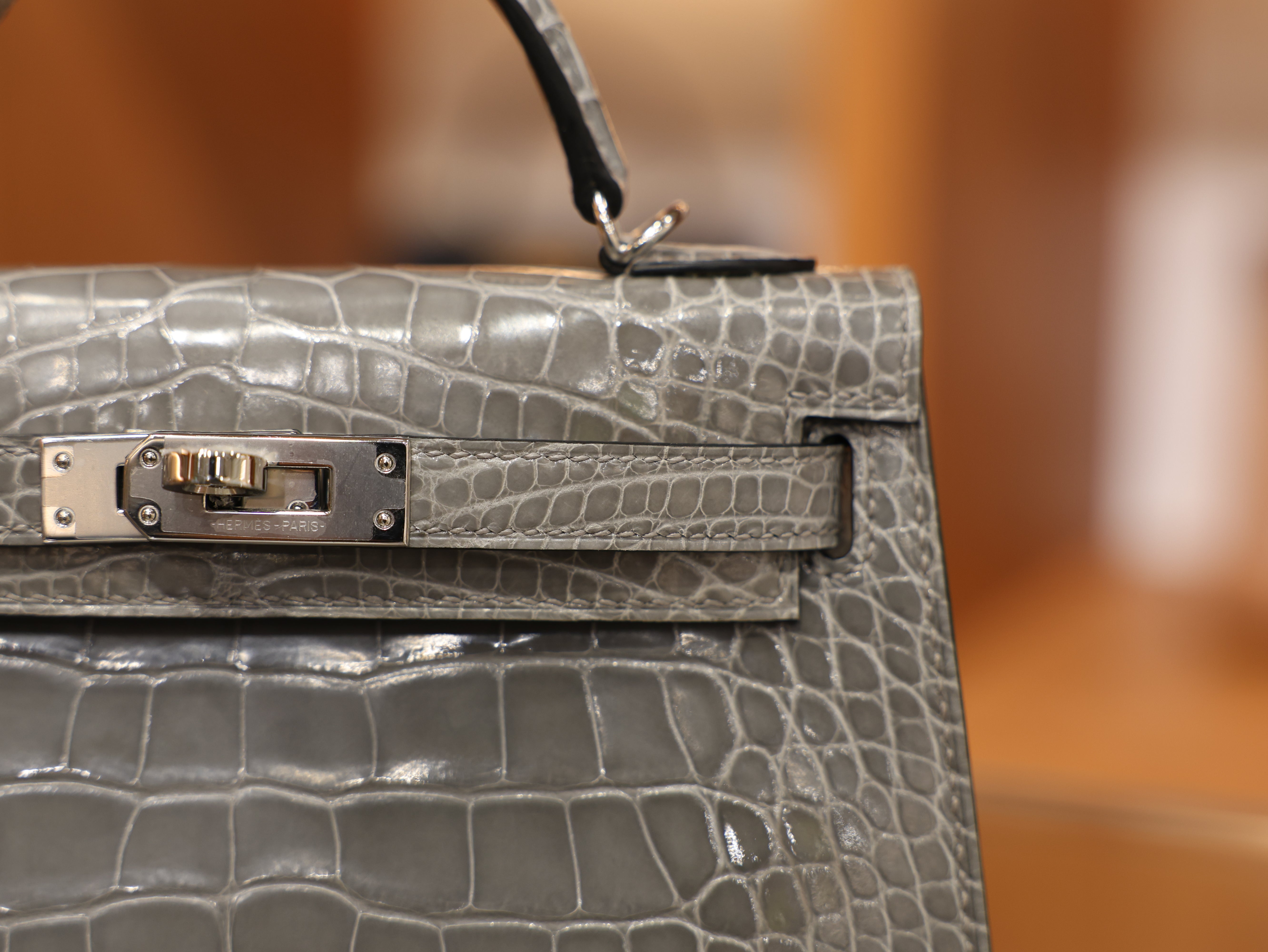 Kelly mini 2 shiny alligator gris ciment PHW