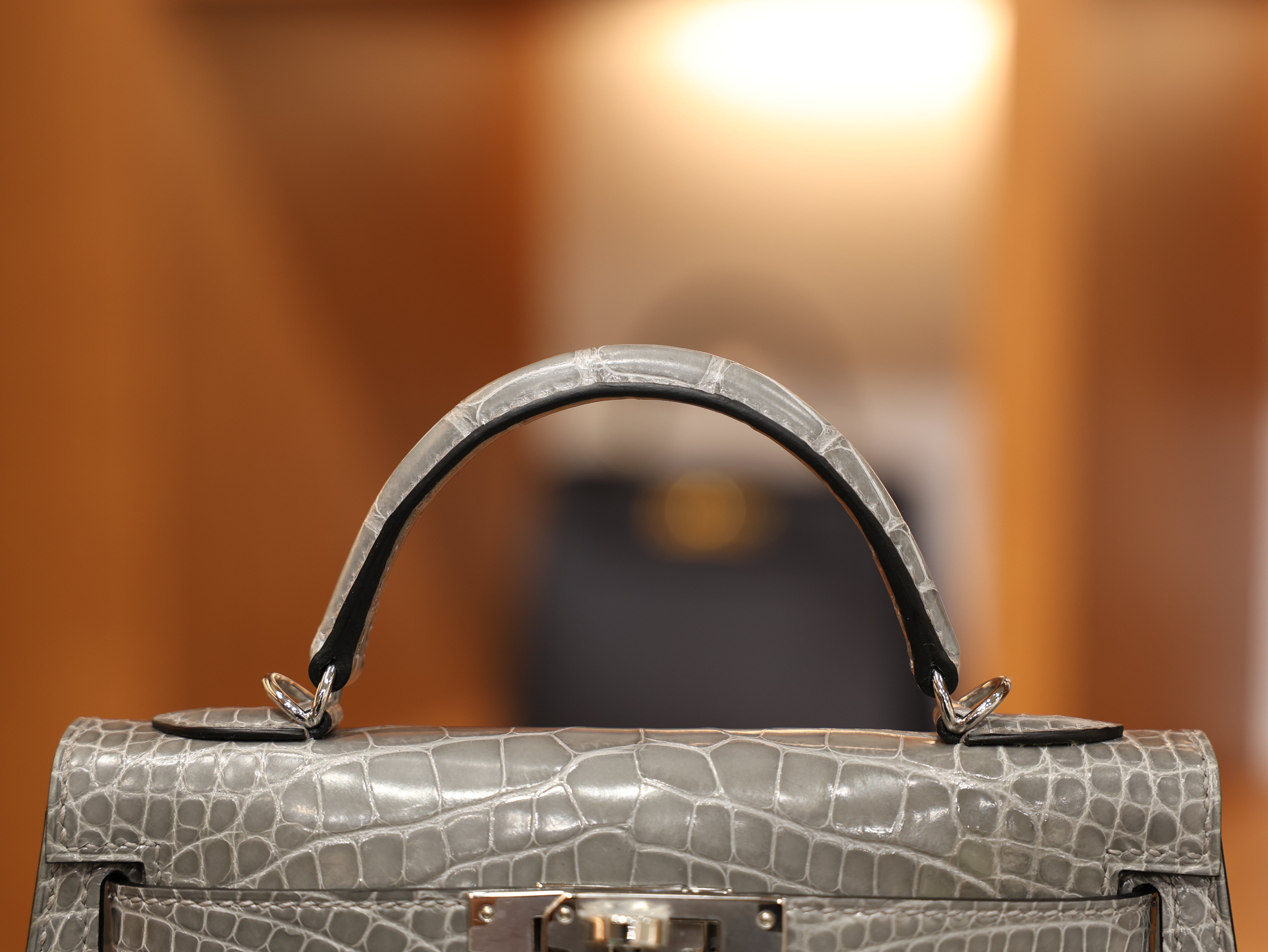 Kelly mini 2 shiny alligator gris ciment PHW