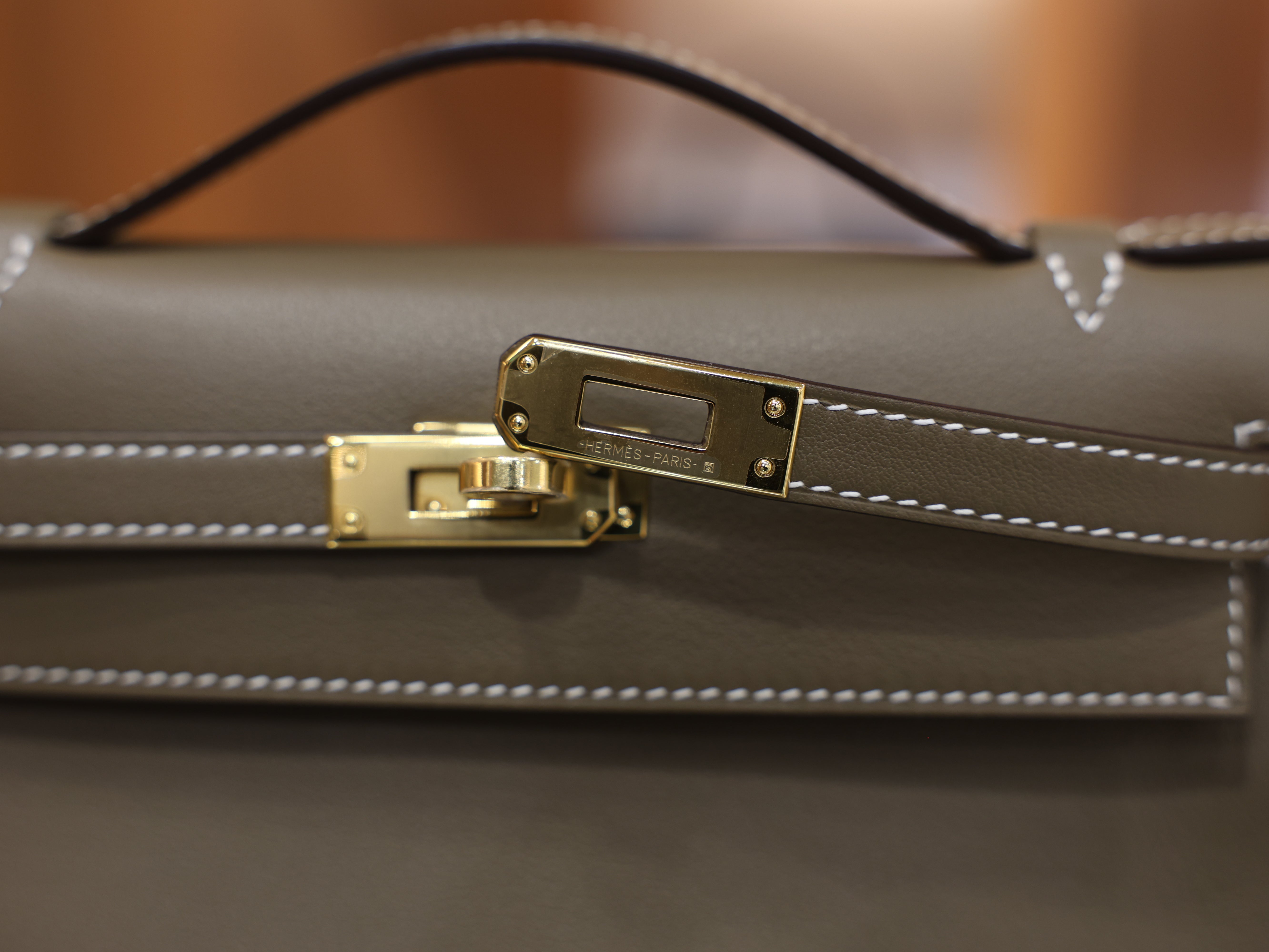 Kelly pochette swift etoupe GHW