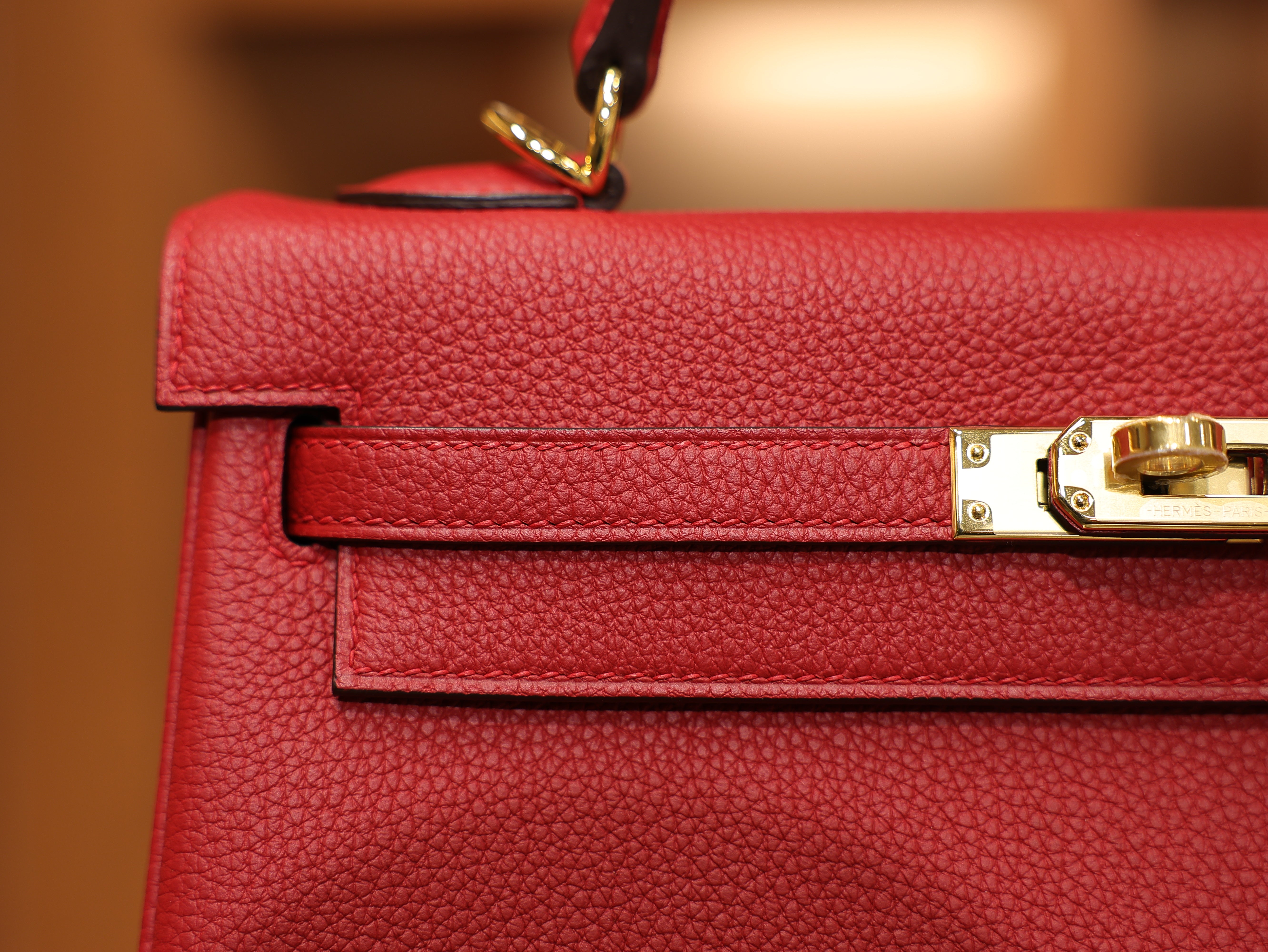 Kelly 25 togo rouge casaque GHW