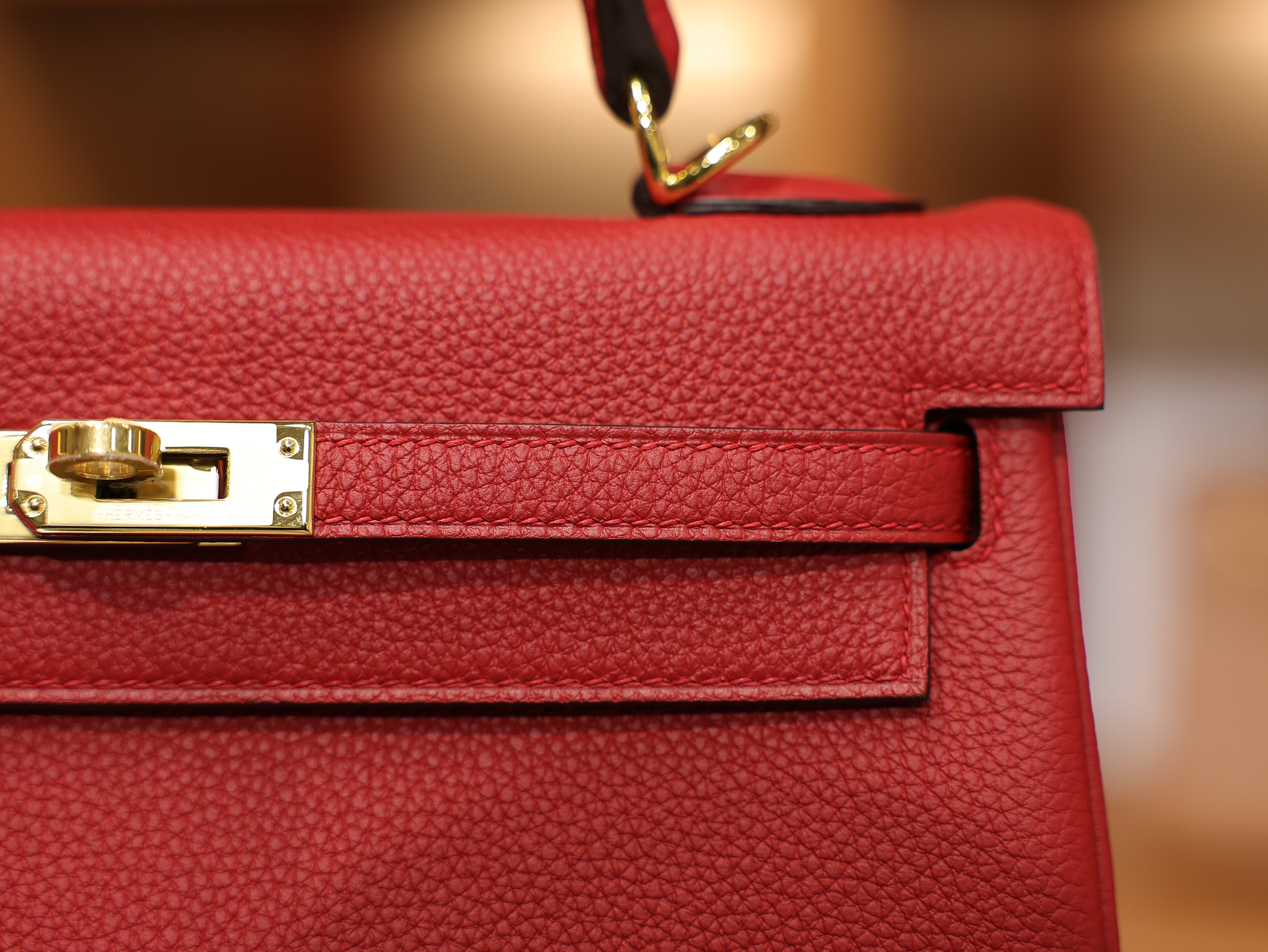 Kelly 25 togo rouge casaque GHW