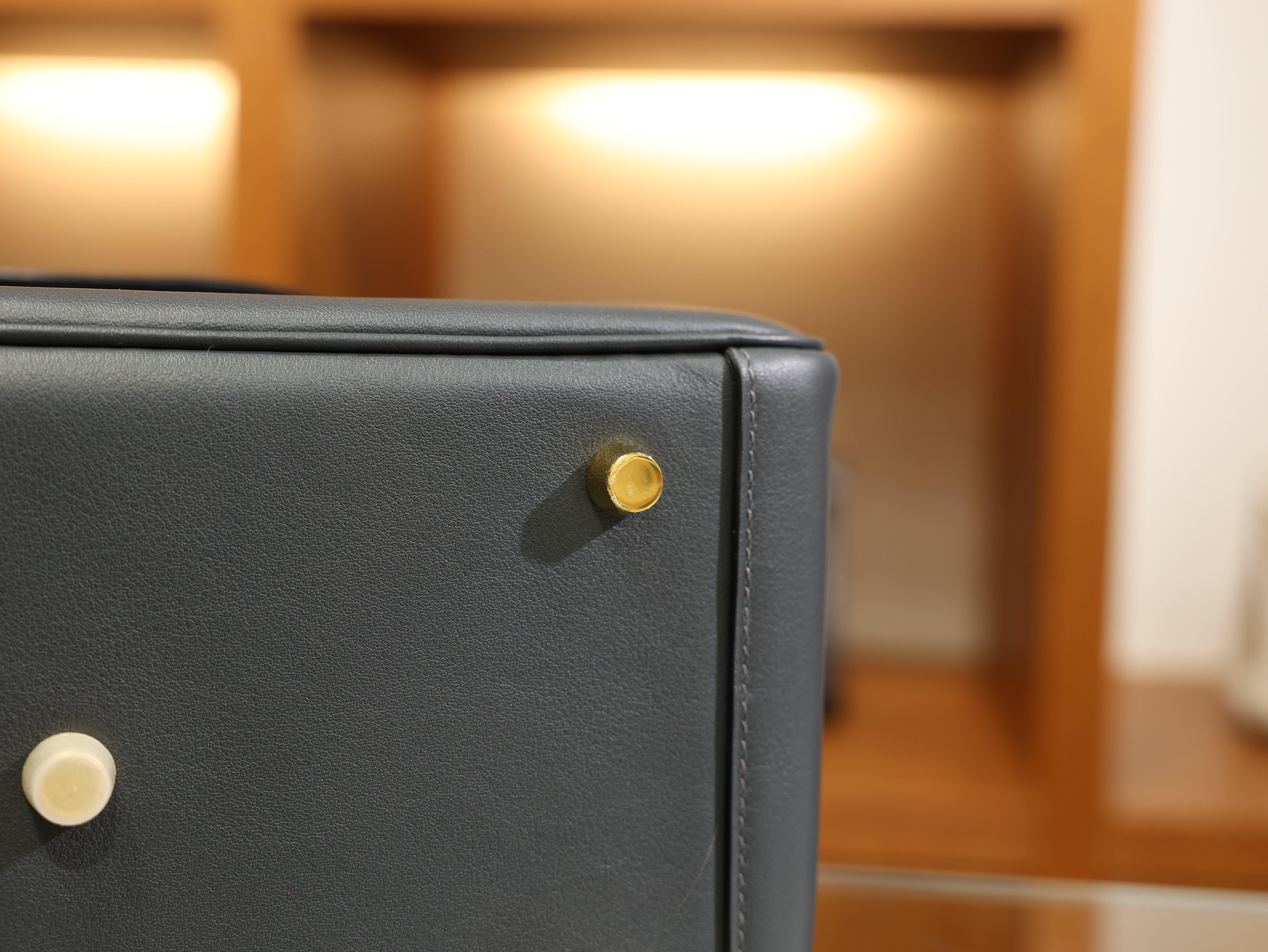 린디 26 스위프트 그리스 미스티 & 블랙 금장