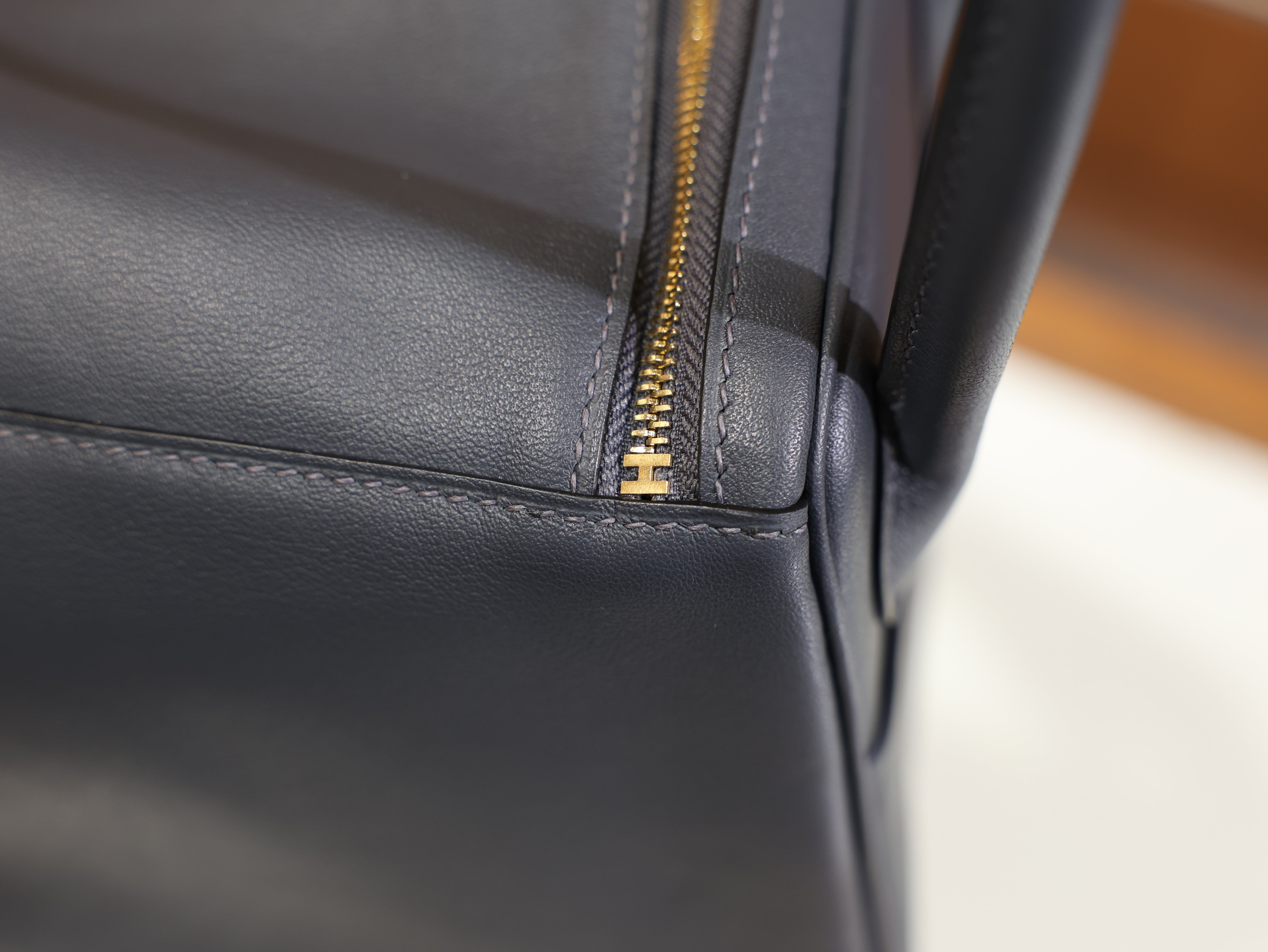 린디 26 스위프트 그리스 미스티 & 블랙 금장