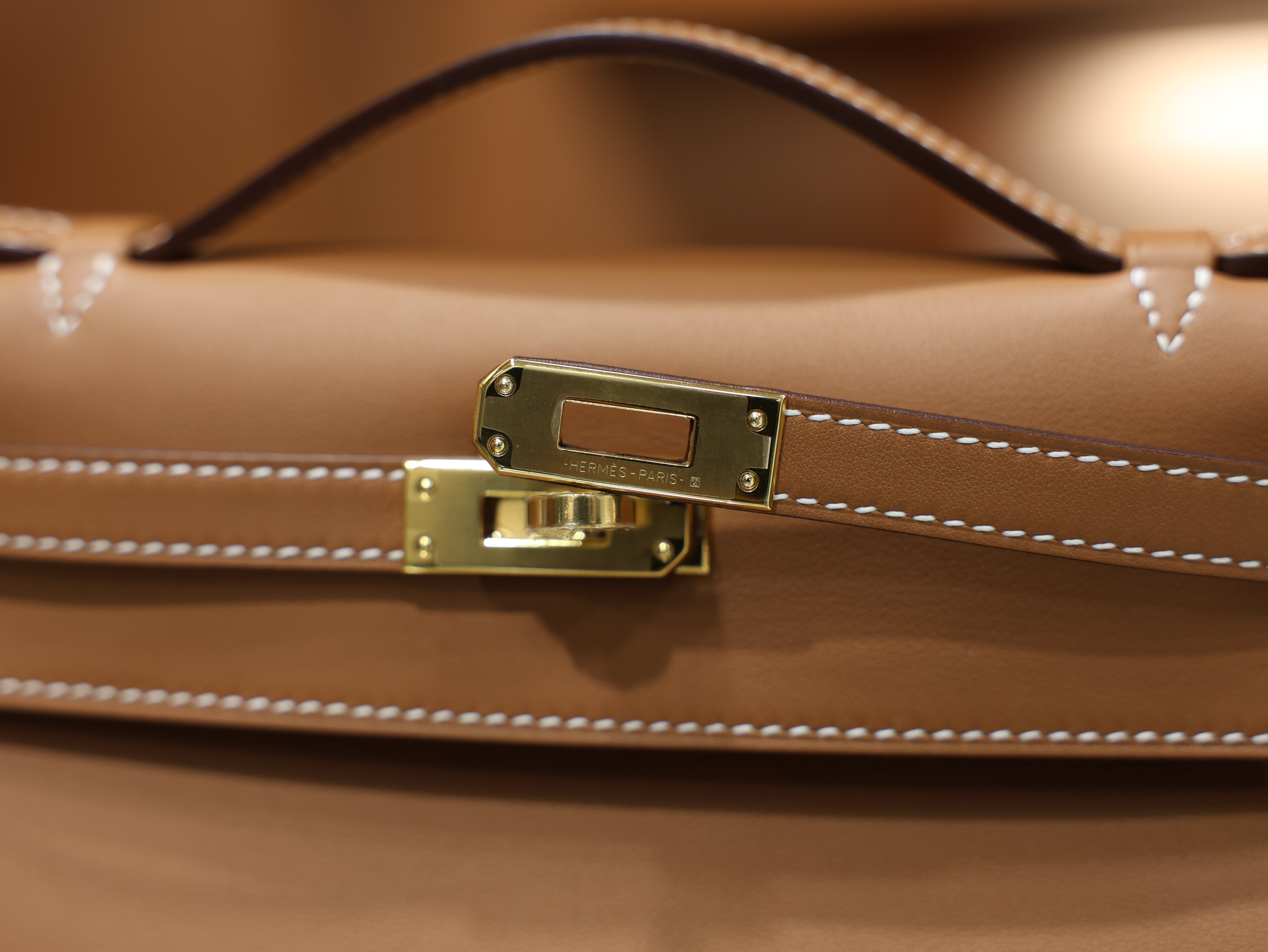 Kelly pochette swift gold GHW