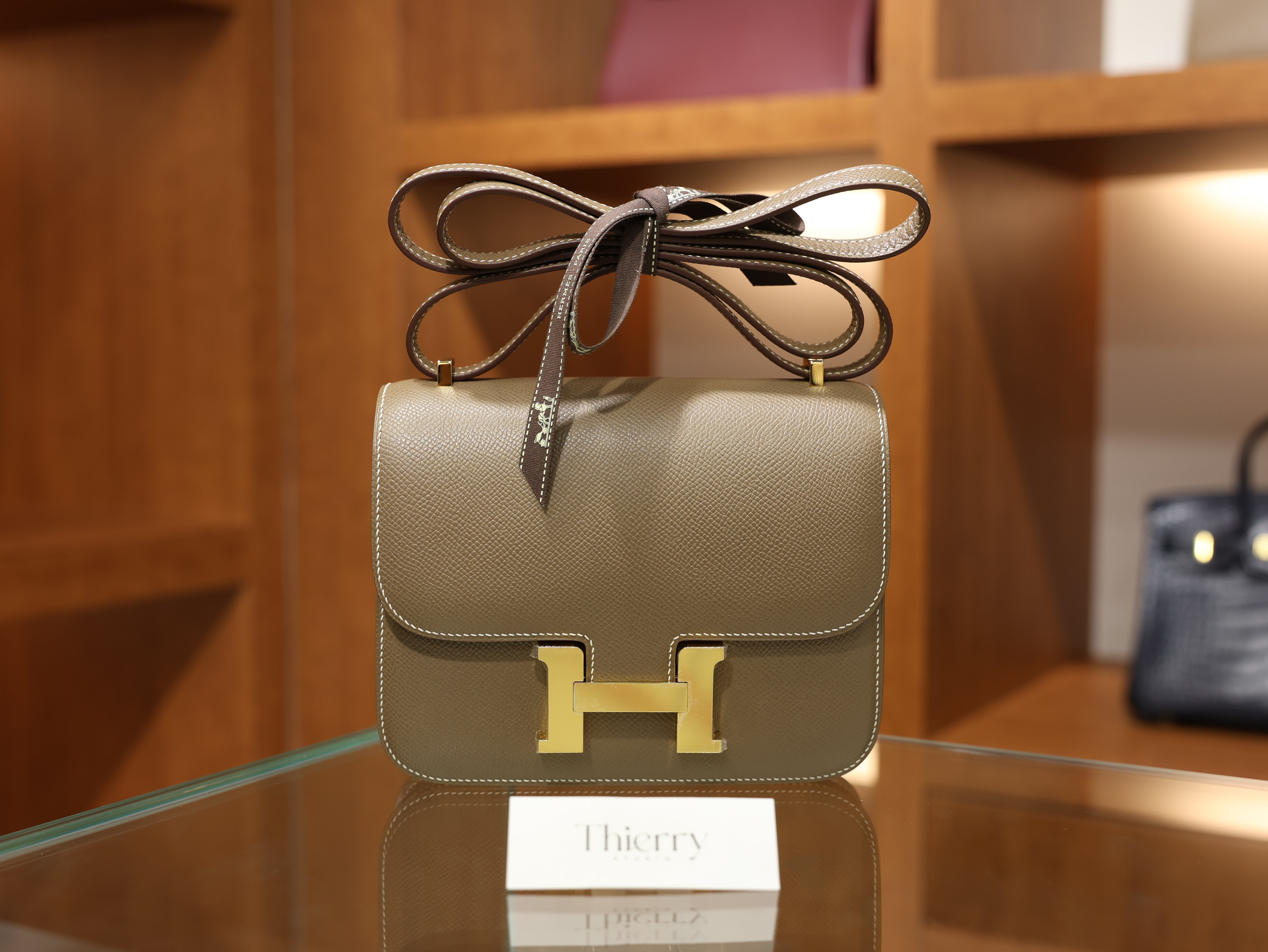 Constance 18 epsom etoupe GHW