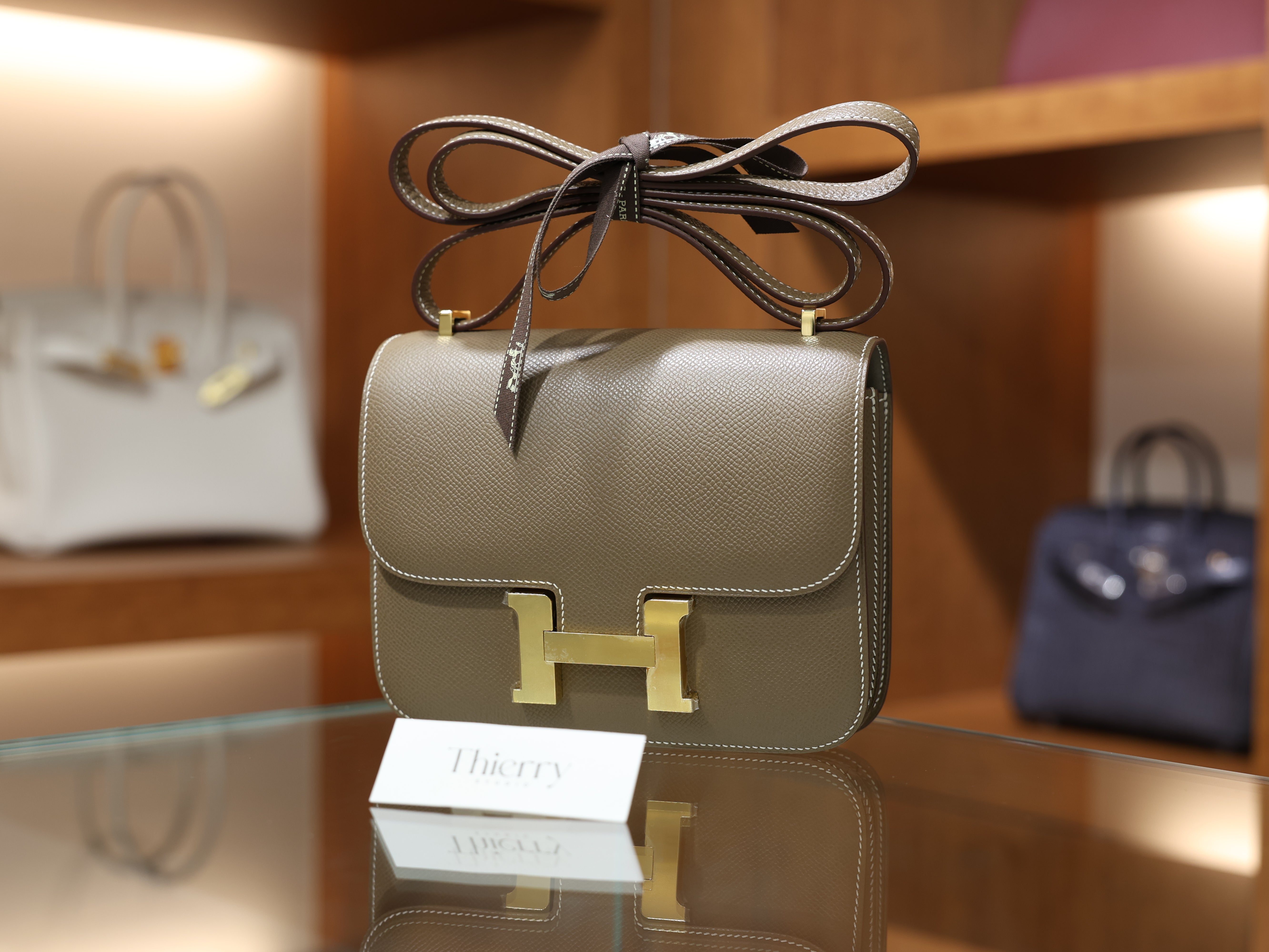 Constance 18 epsom etoupe GHW