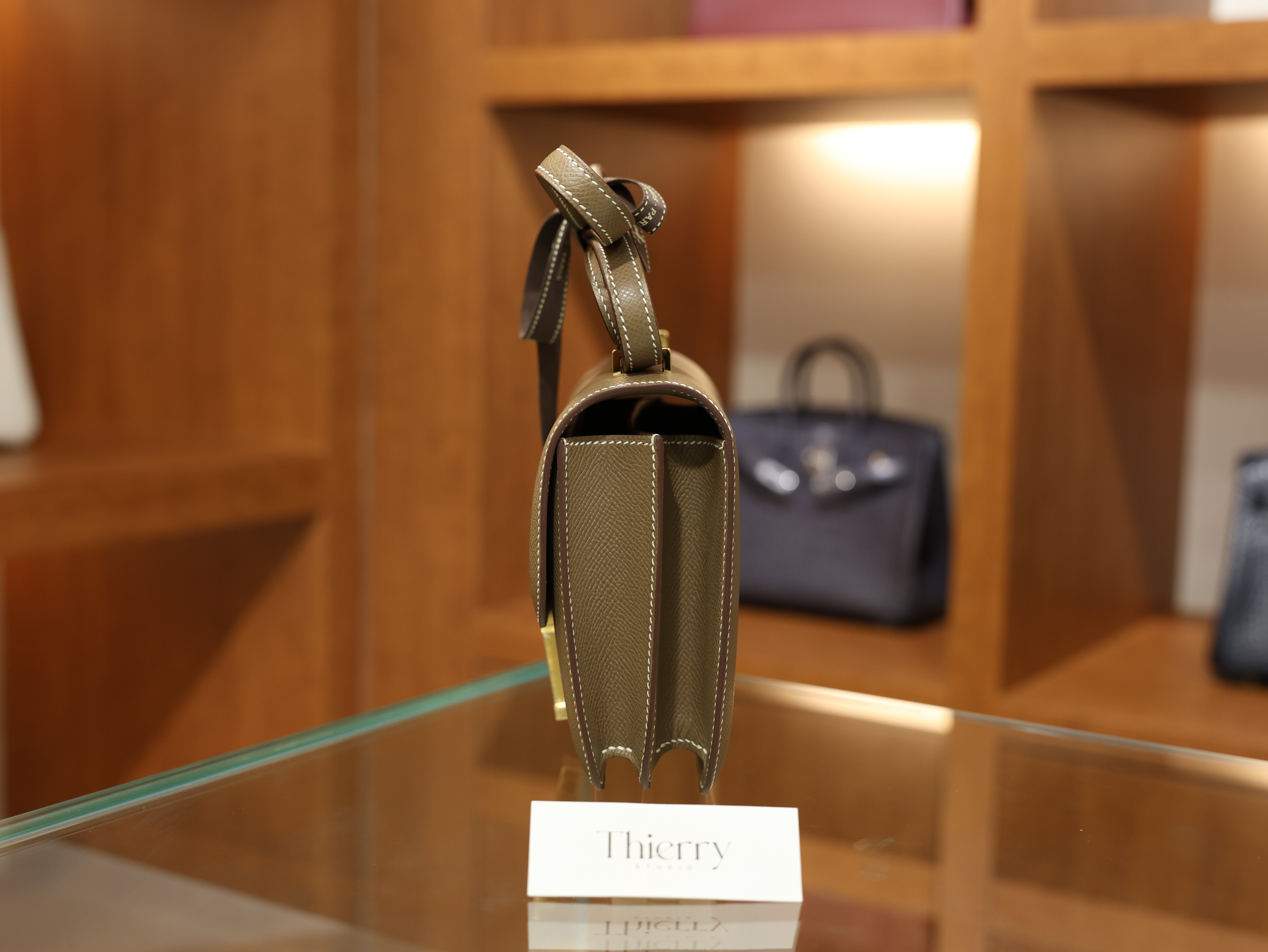 Constance 18 epsom etoupe GHW