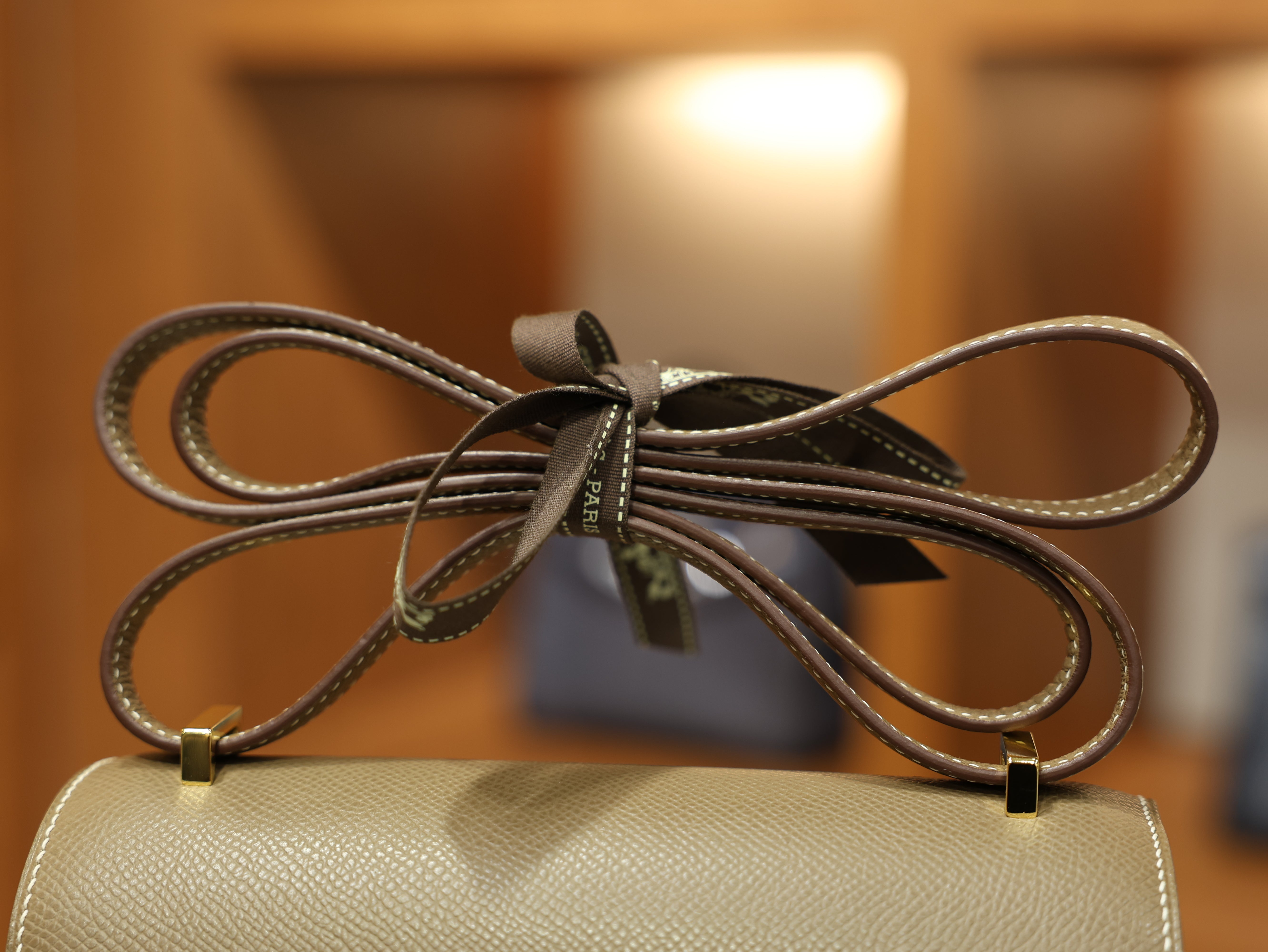 Constance 18 epsom etoupe GHW