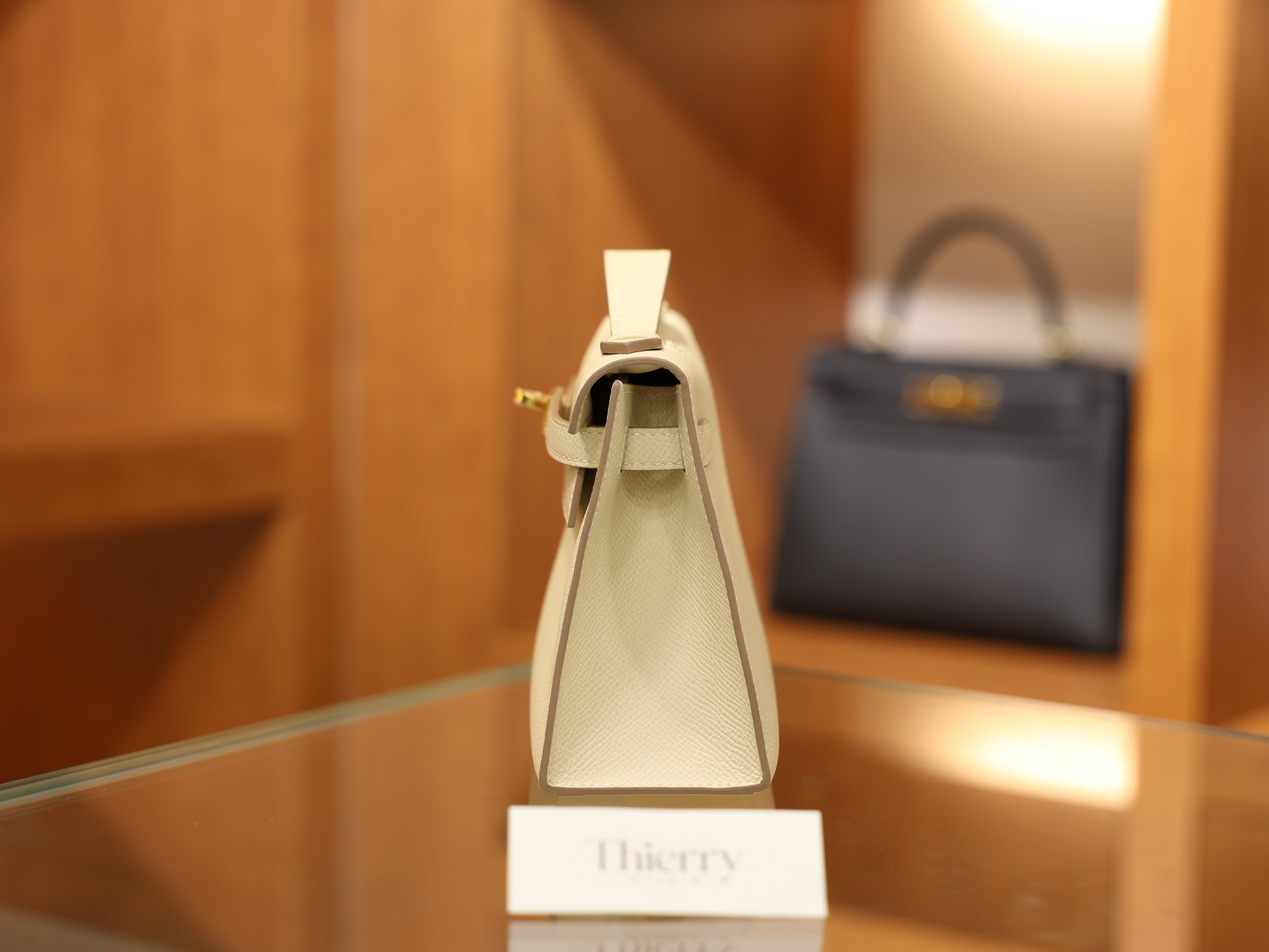 Kelly pochette epsom craie GHW