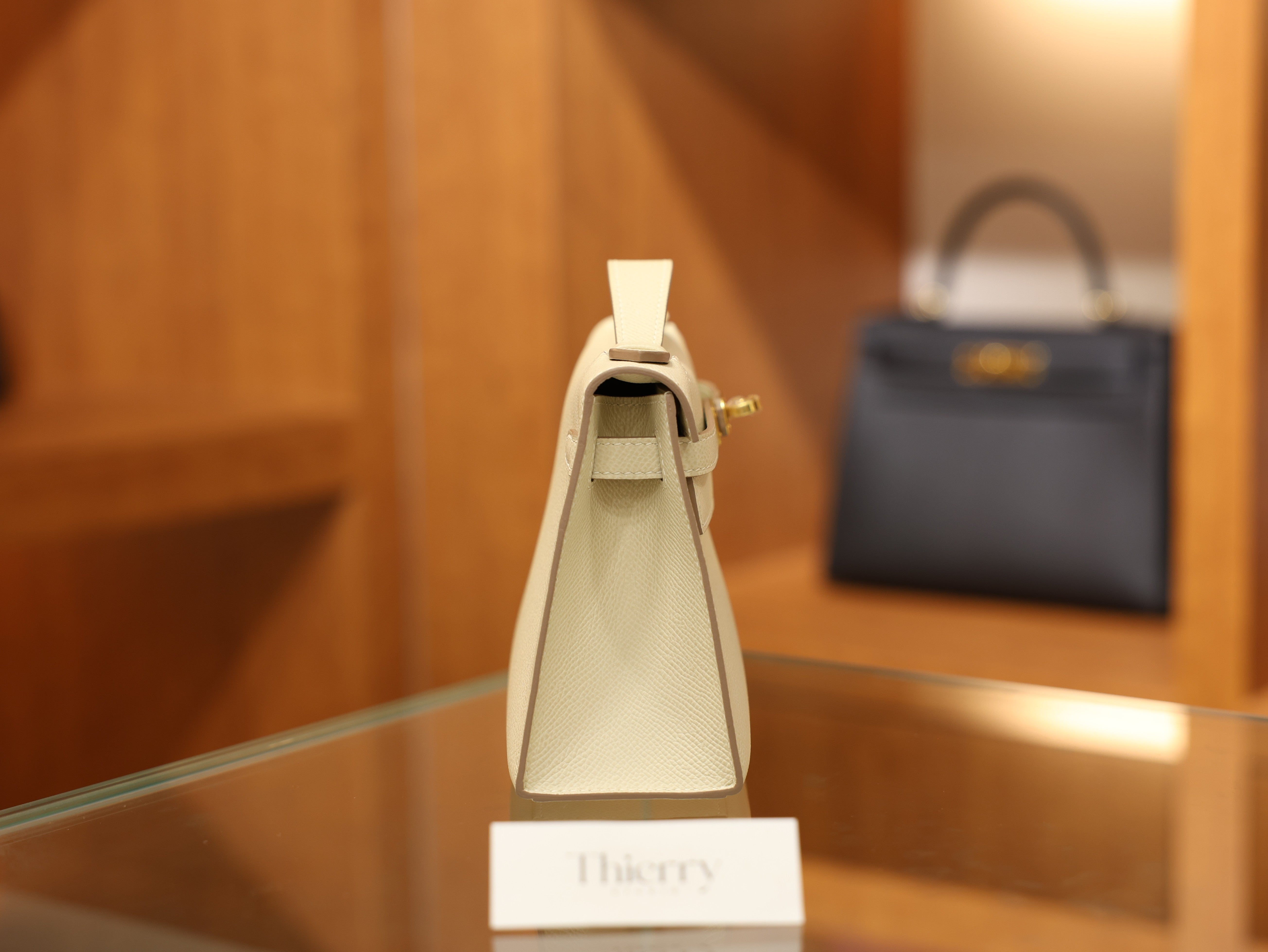 Kelly pochette epsom craie GHW