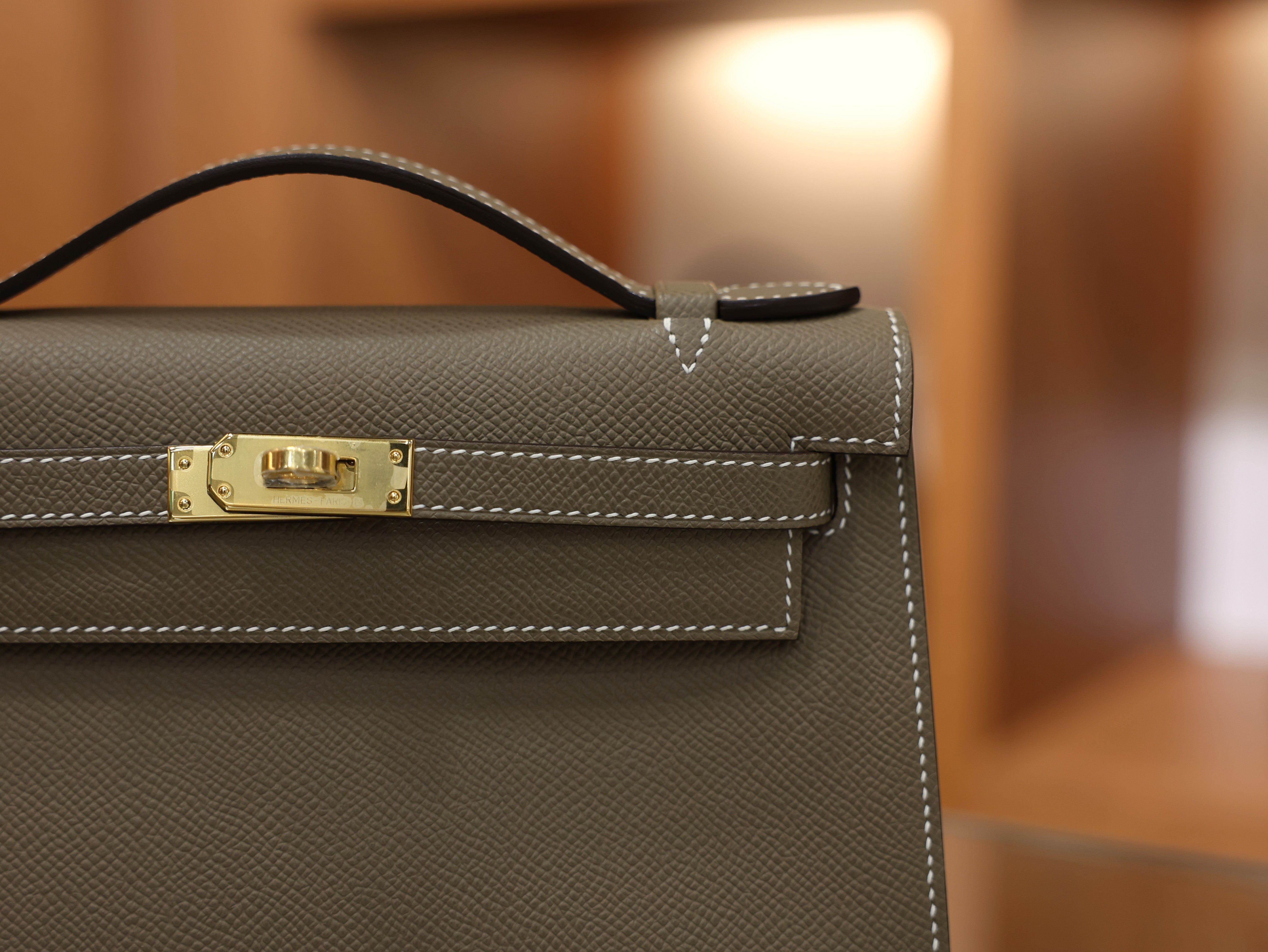 Kelly pochette epsom etoupe GHW (HSS)