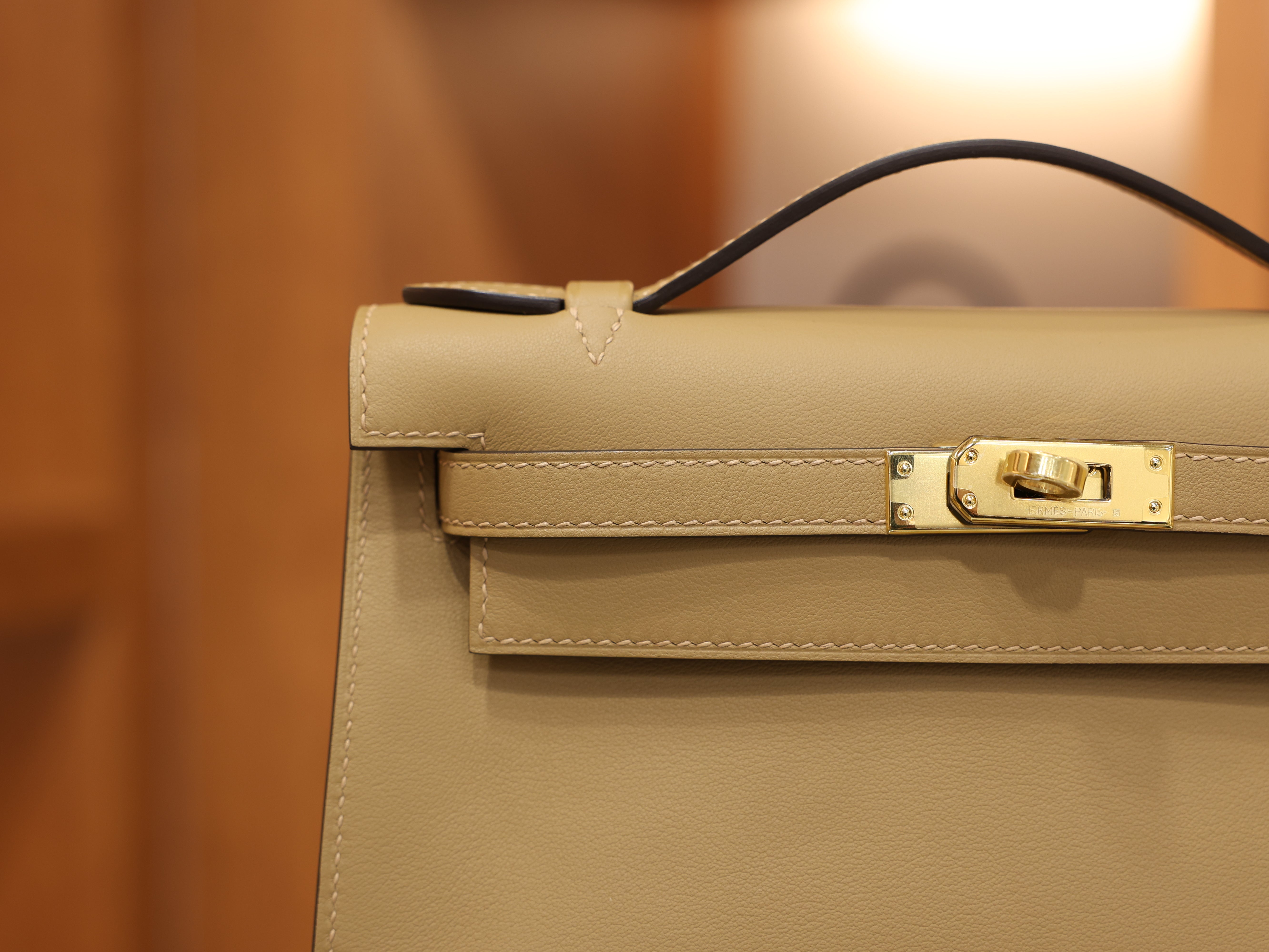 Kelly pochette swift chai GHW