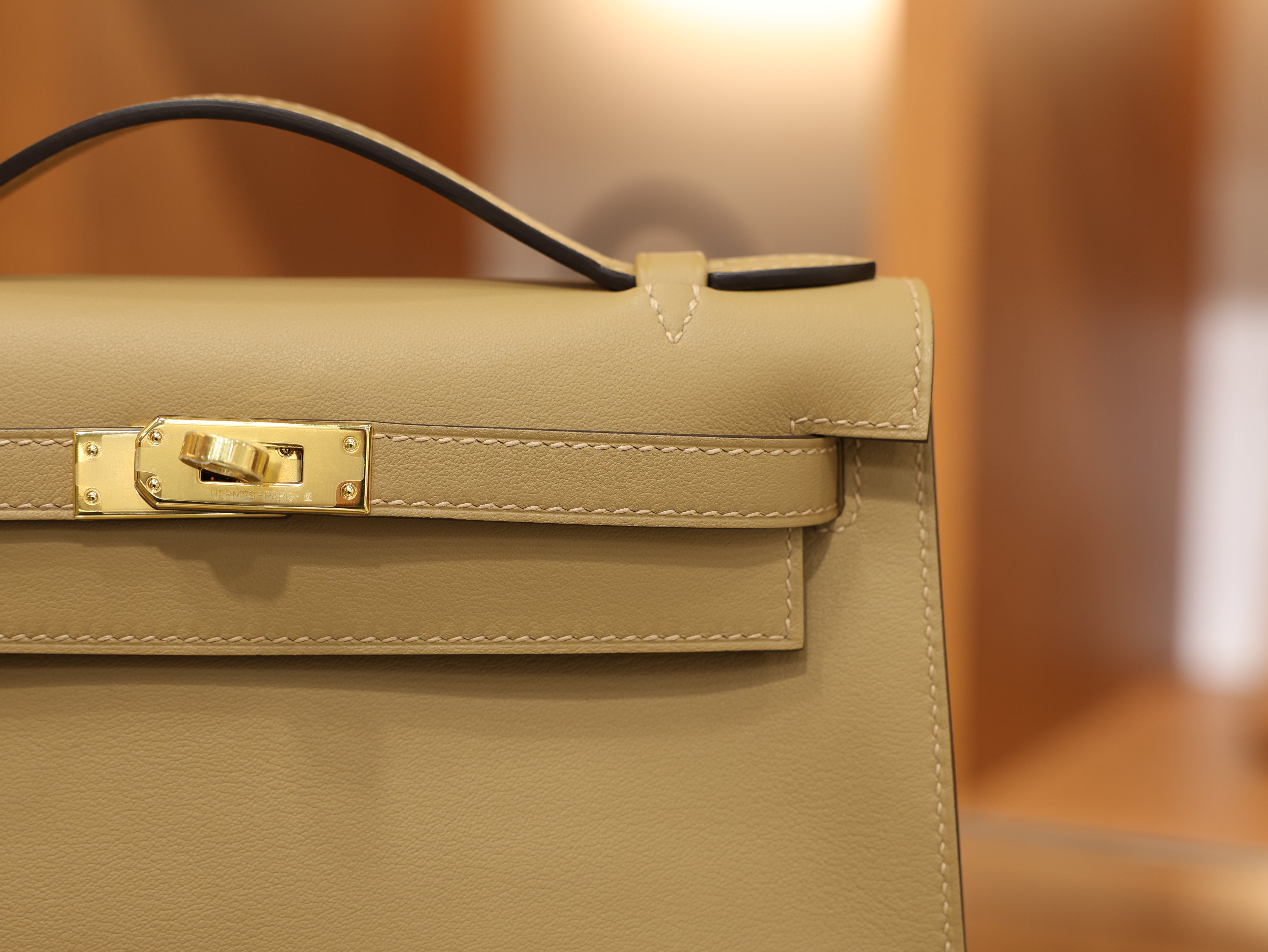 Kelly pochette swift chai GHW