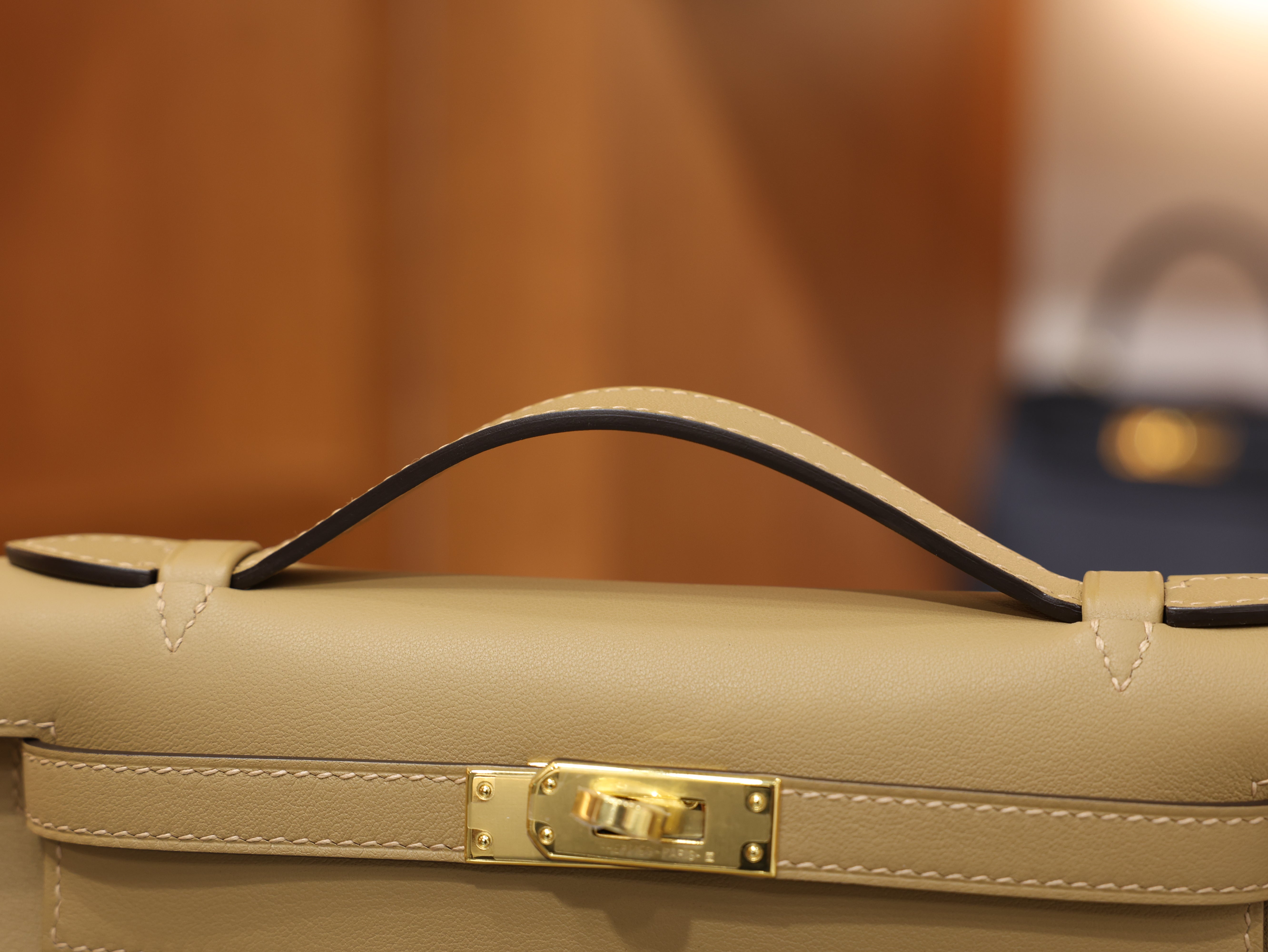 Kelly pochette swift chai GHW