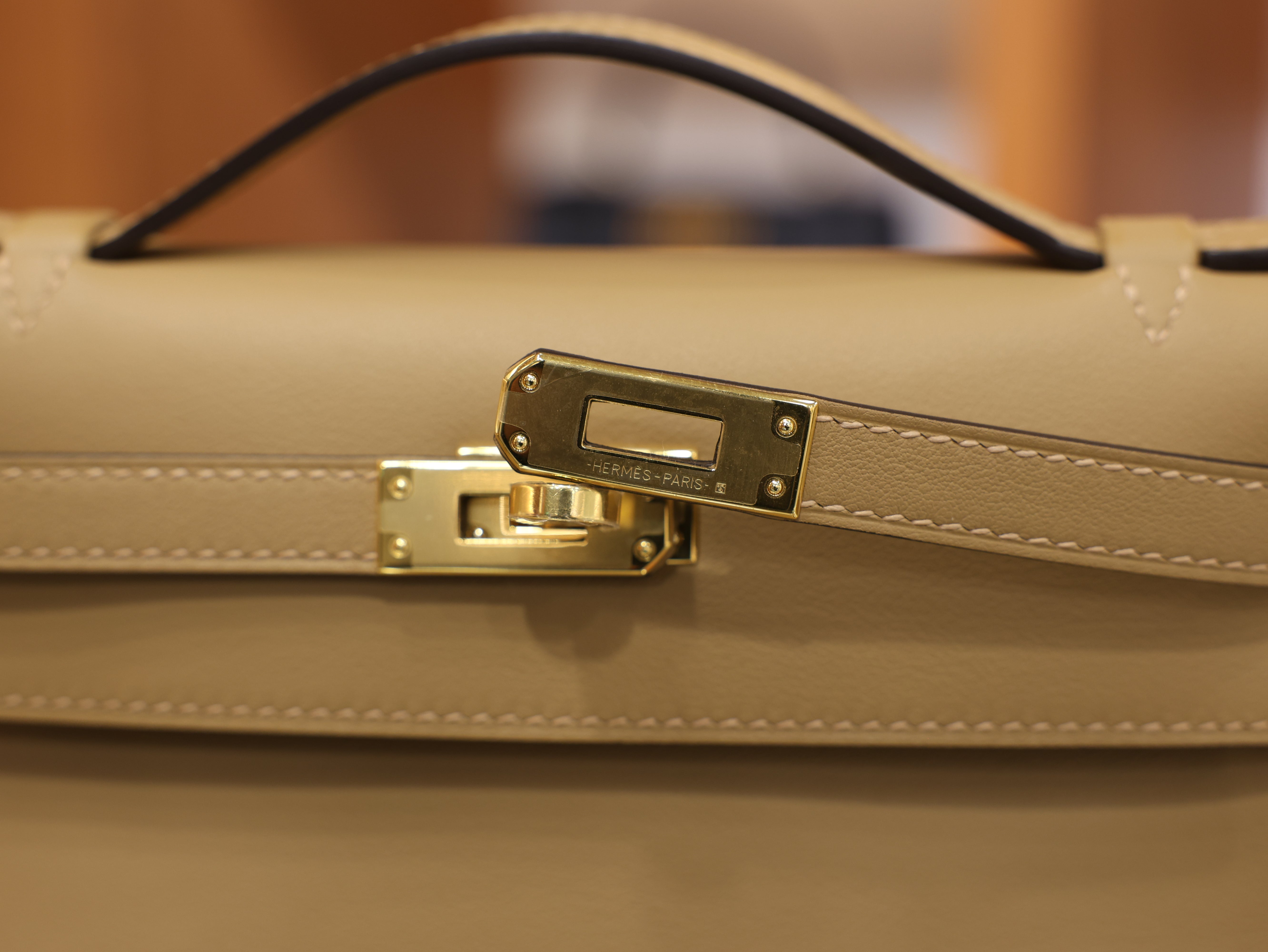 Kelly pochette swift chai GHW