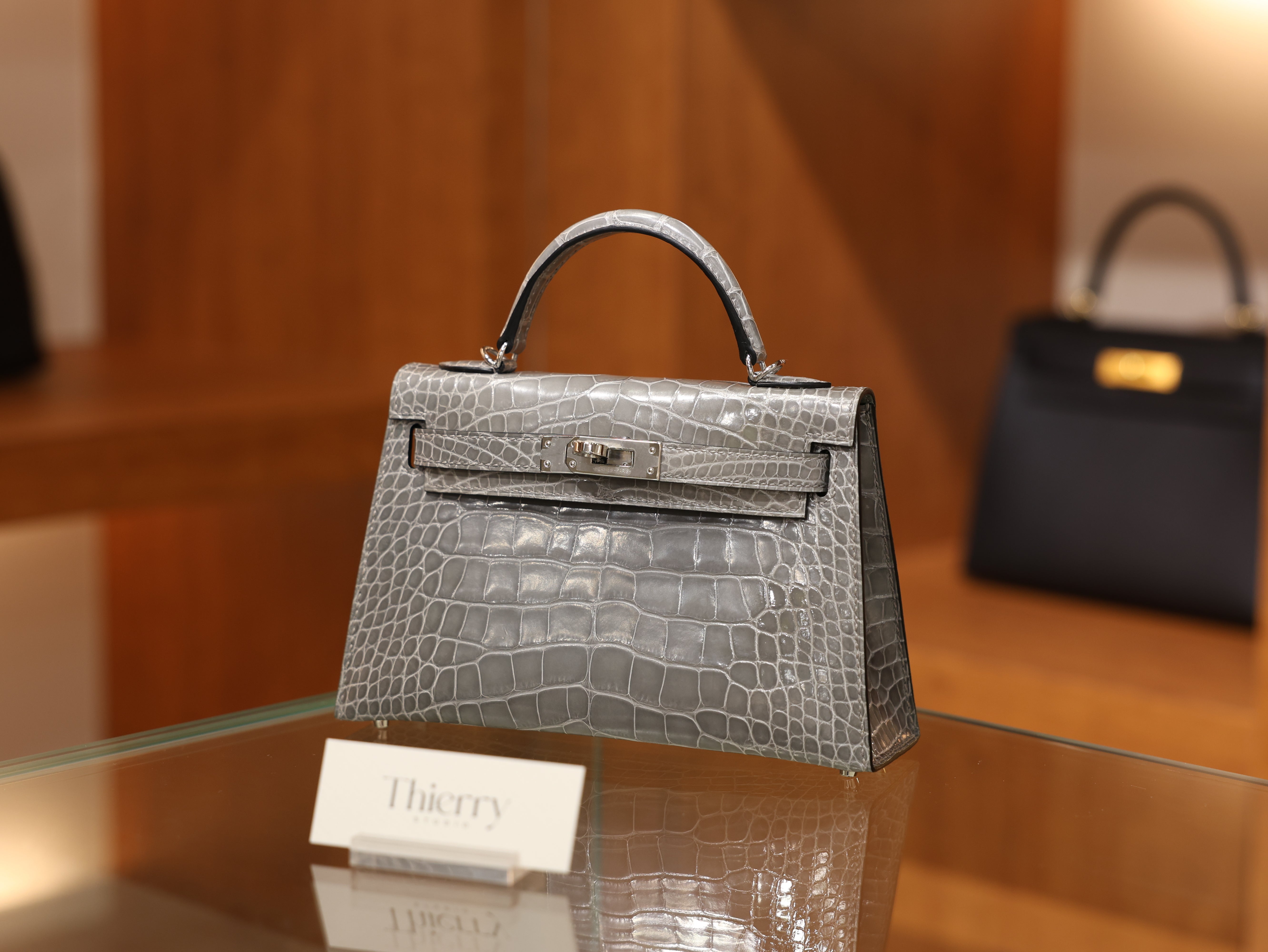 Kelly mini 2 shiny alligator gris ciment PHW