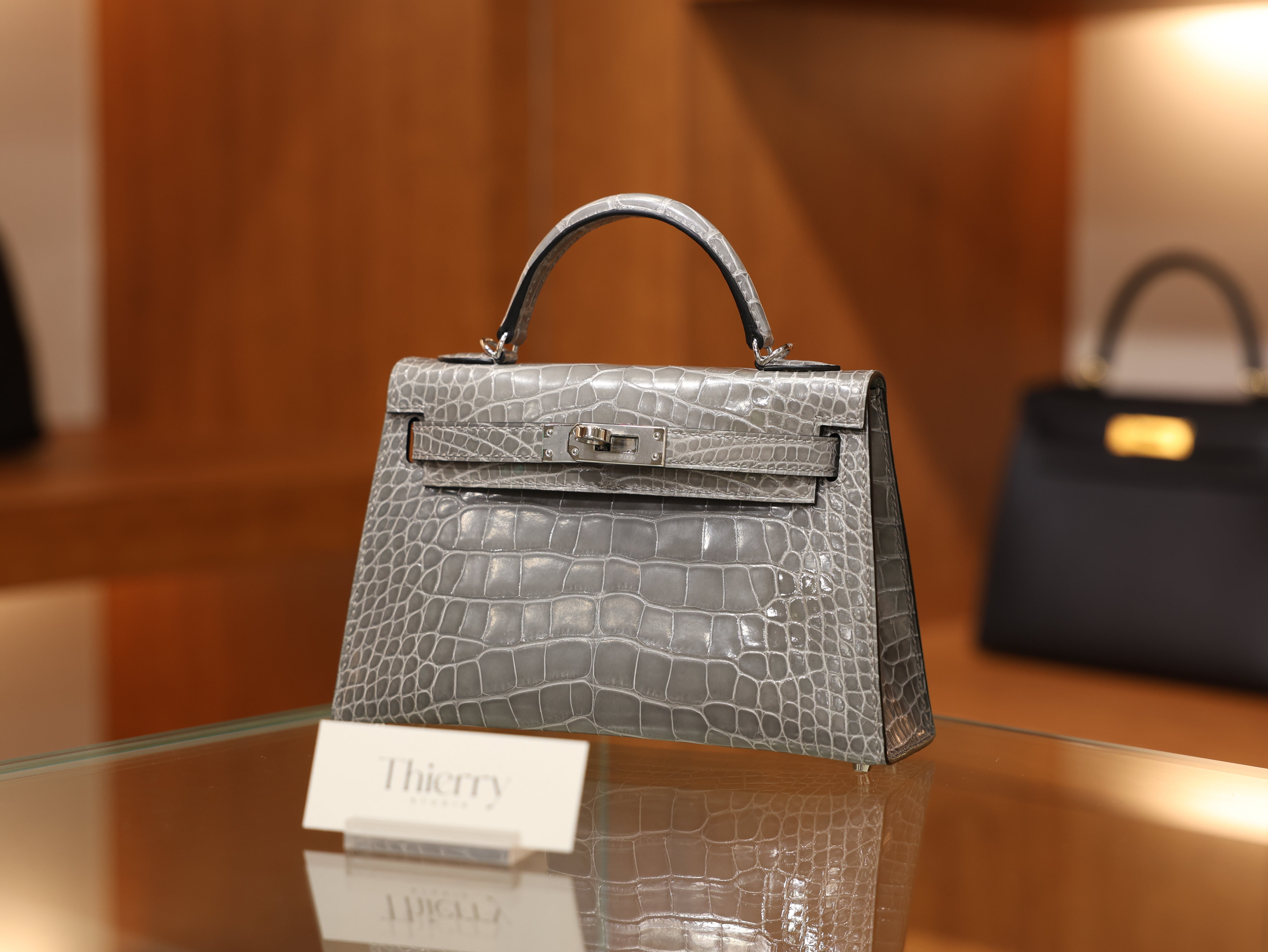 Kelly mini 2 shiny alligator gris ciment PHW