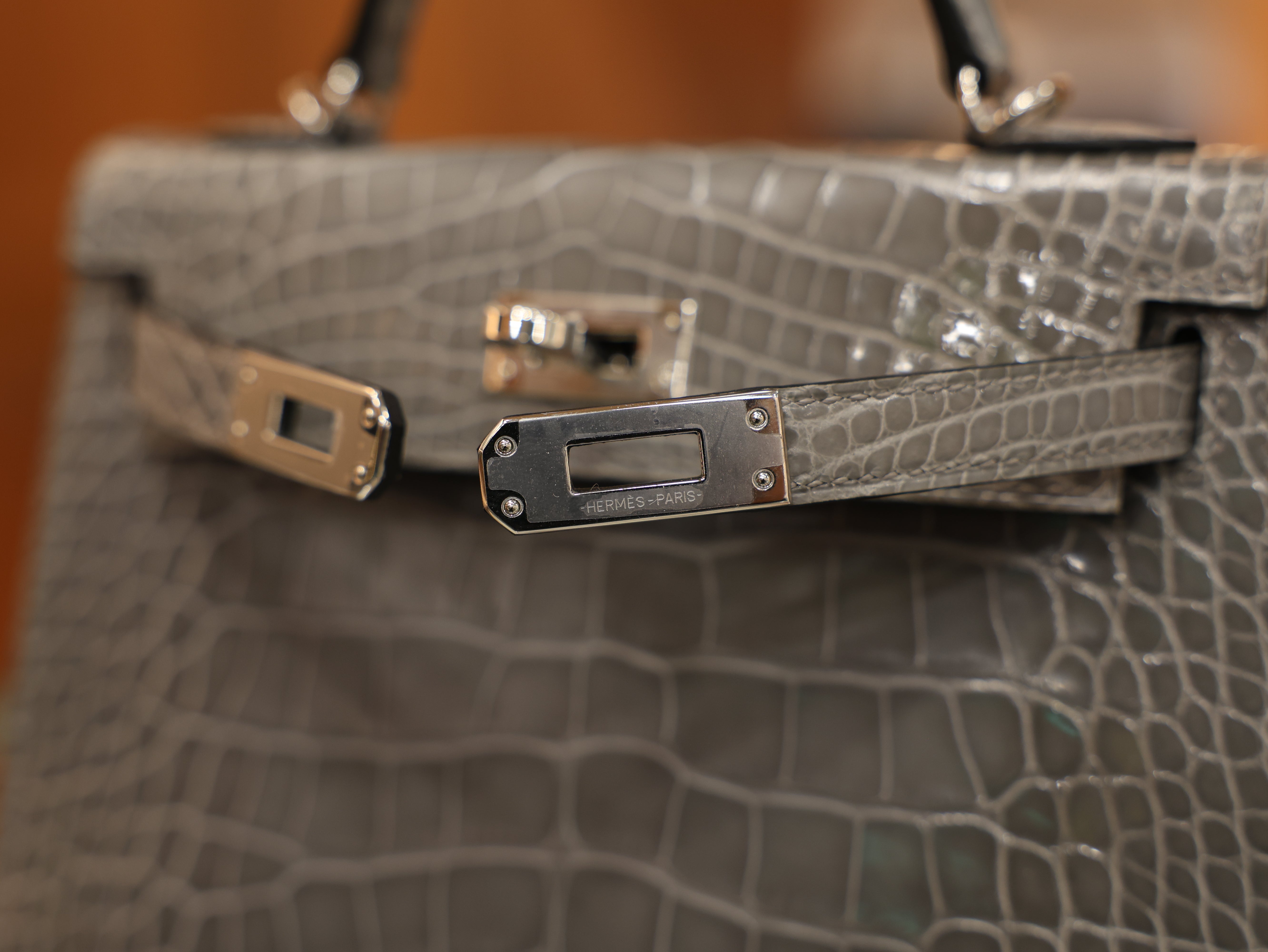 Kelly mini 2 shiny alligator gris ciment PHW
