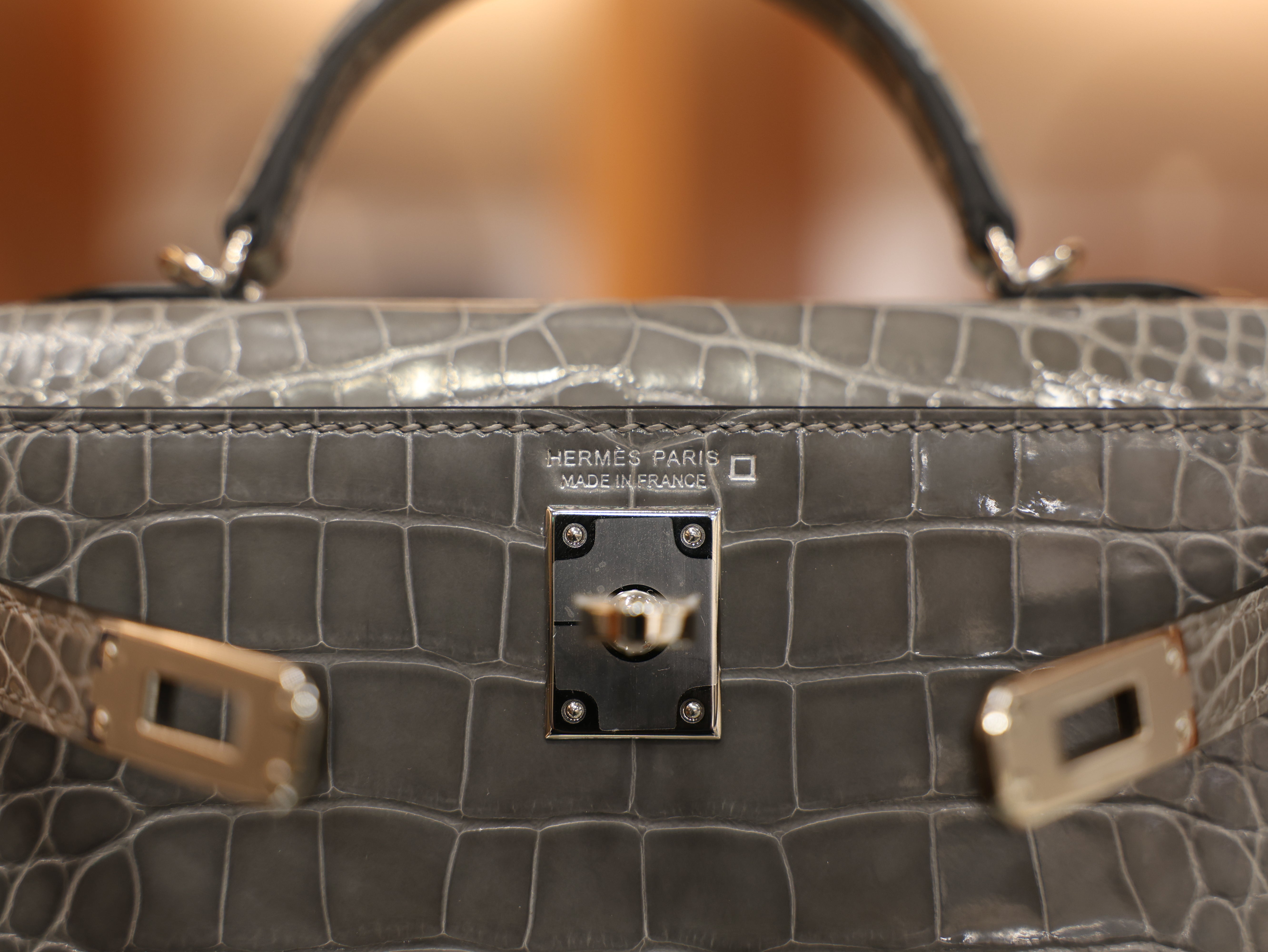 Kelly mini 2 shiny alligator gris ciment PHW