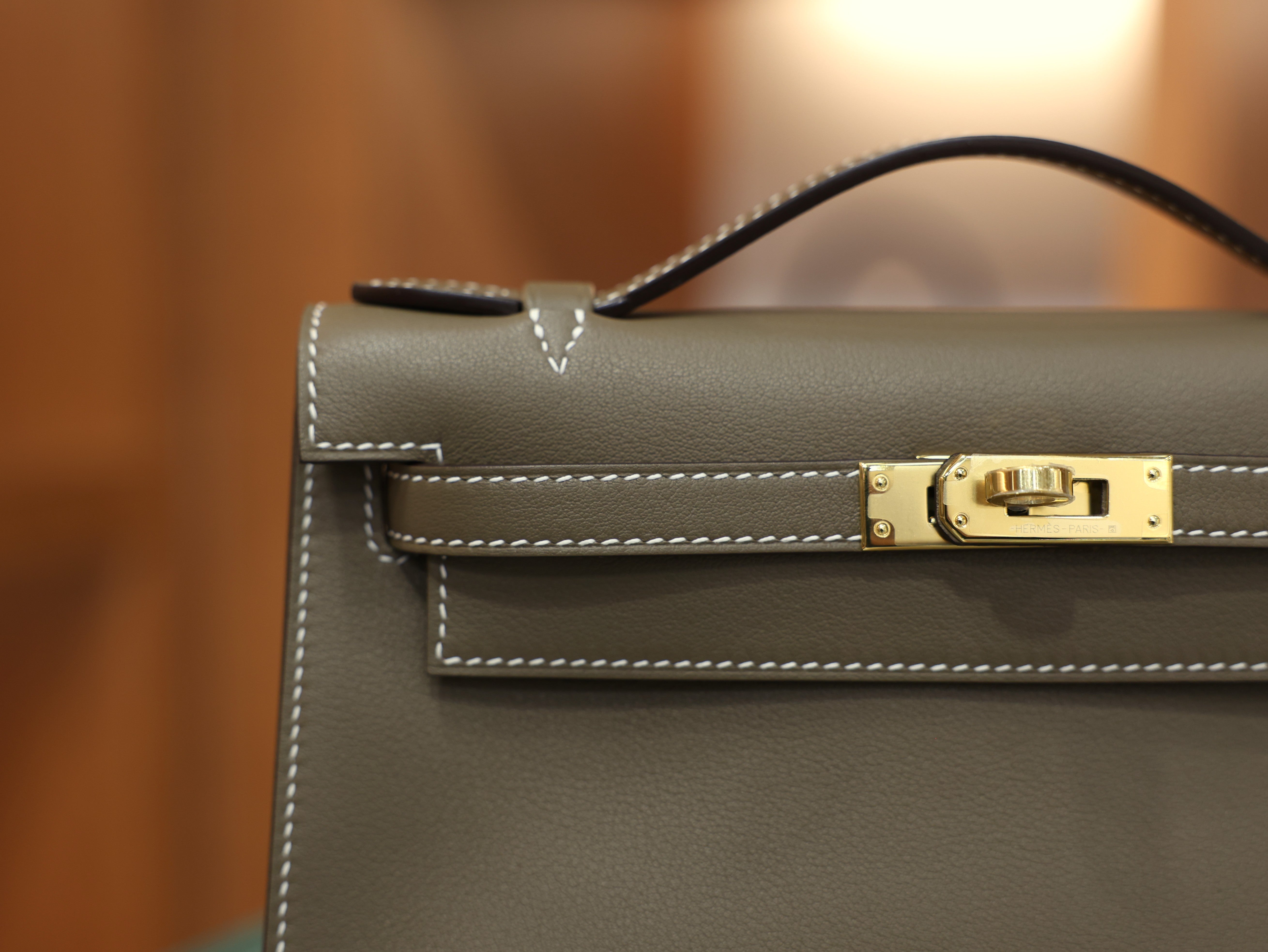 Kelly pochette swift etoupe GHW