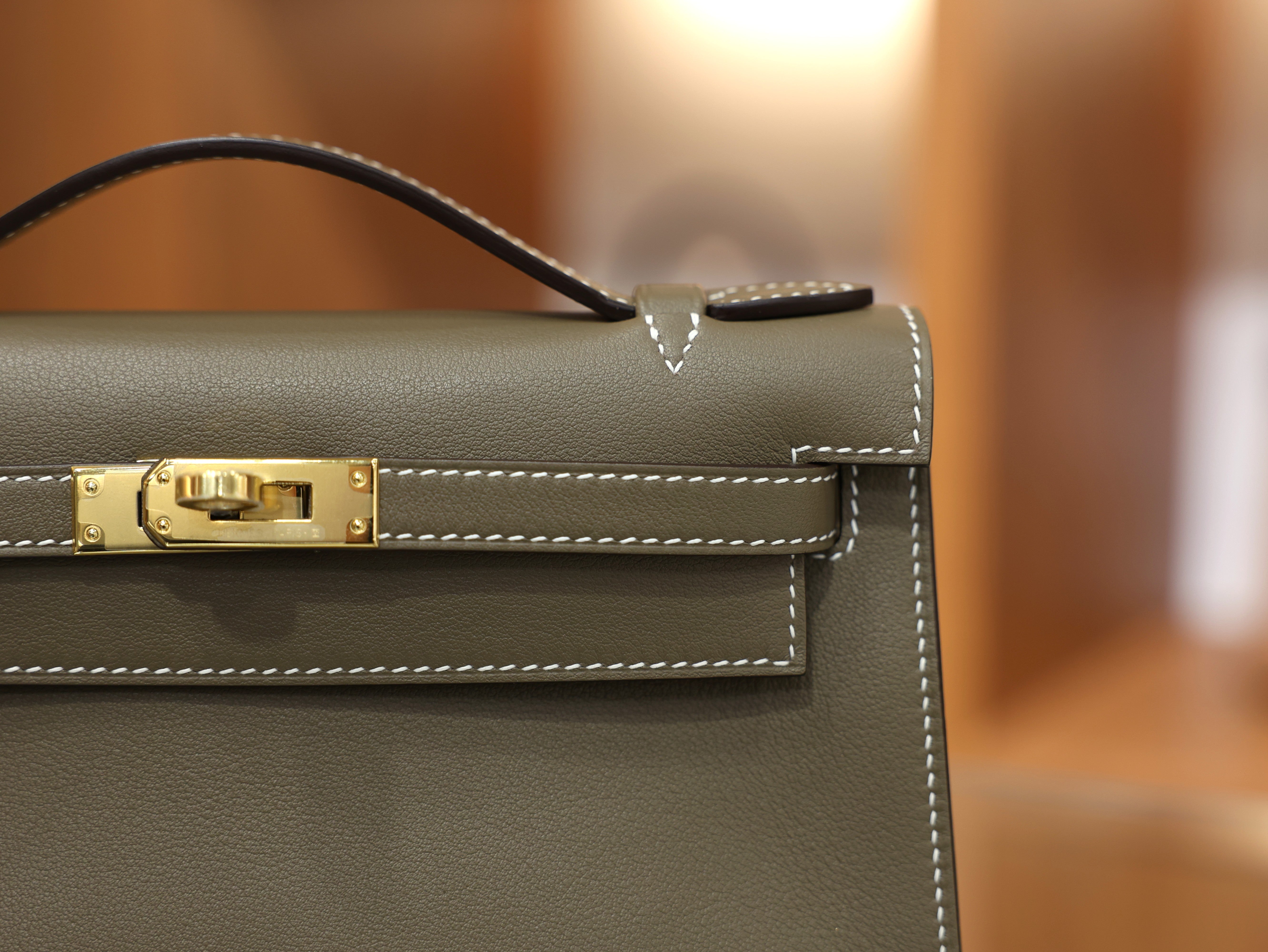 Kelly pochette swift etoupe GHW