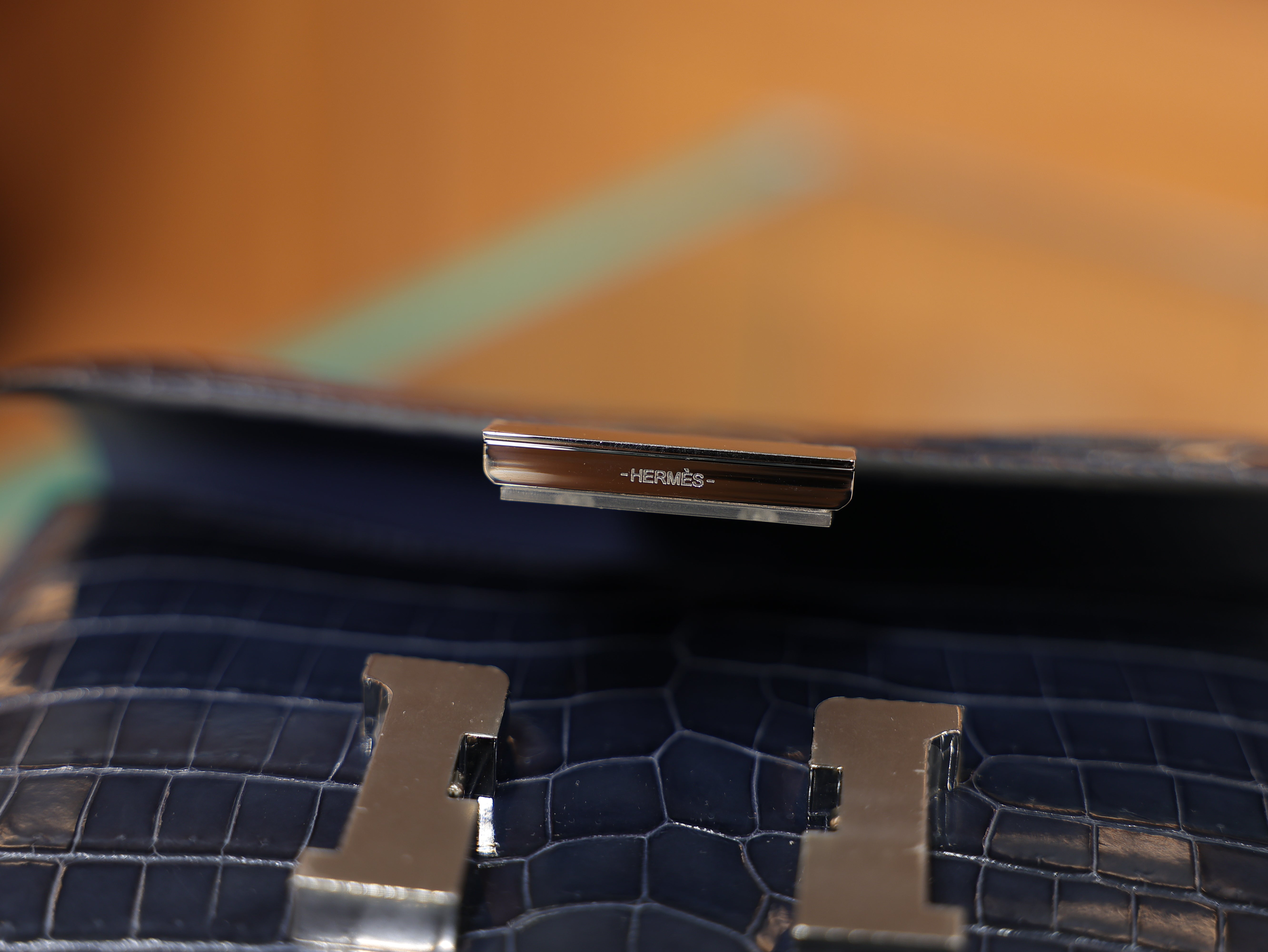 Constance 18 shiny alligator blue tempete PHW