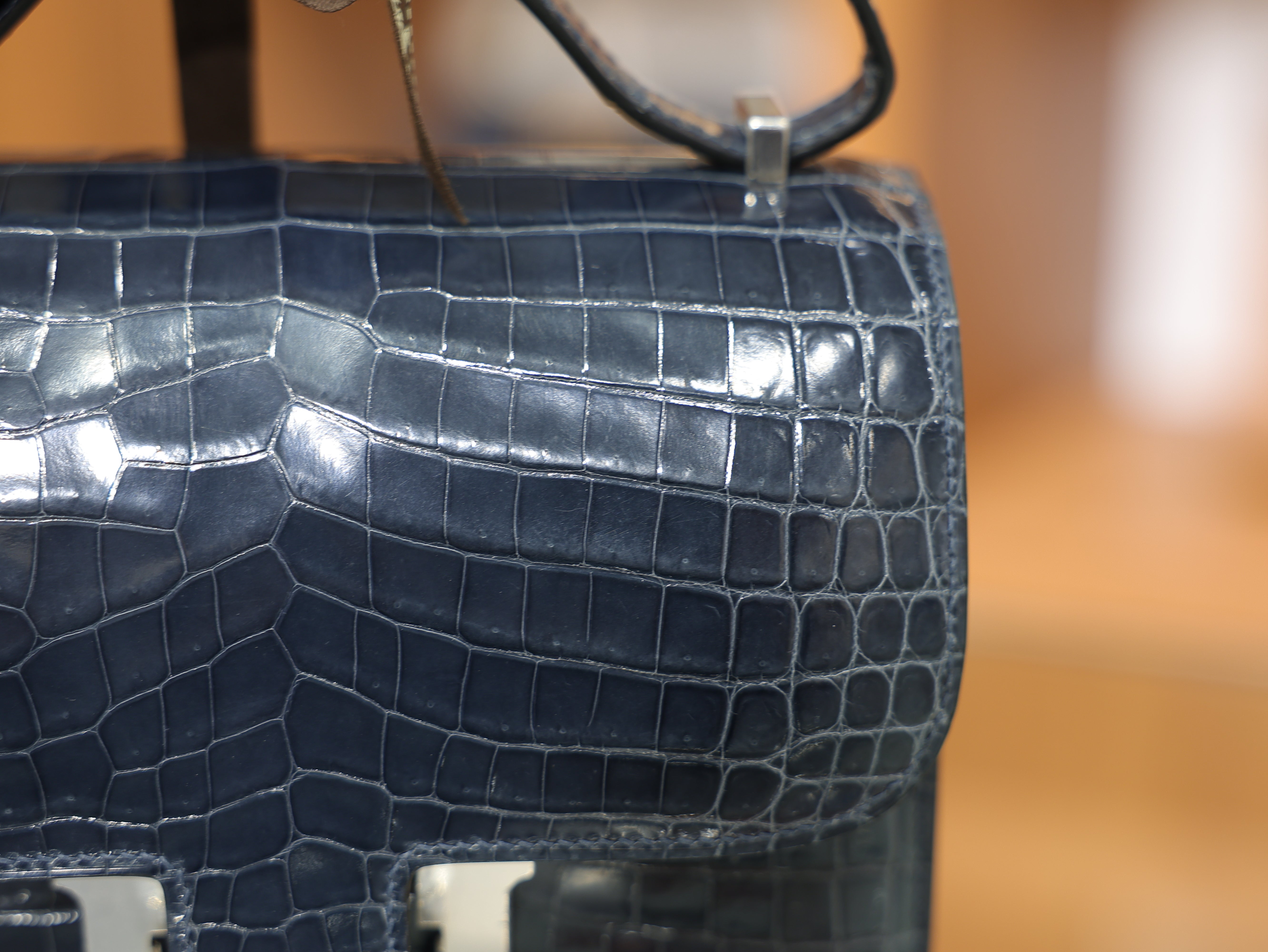 Constance 18 shiny alligator blue tempete PHW