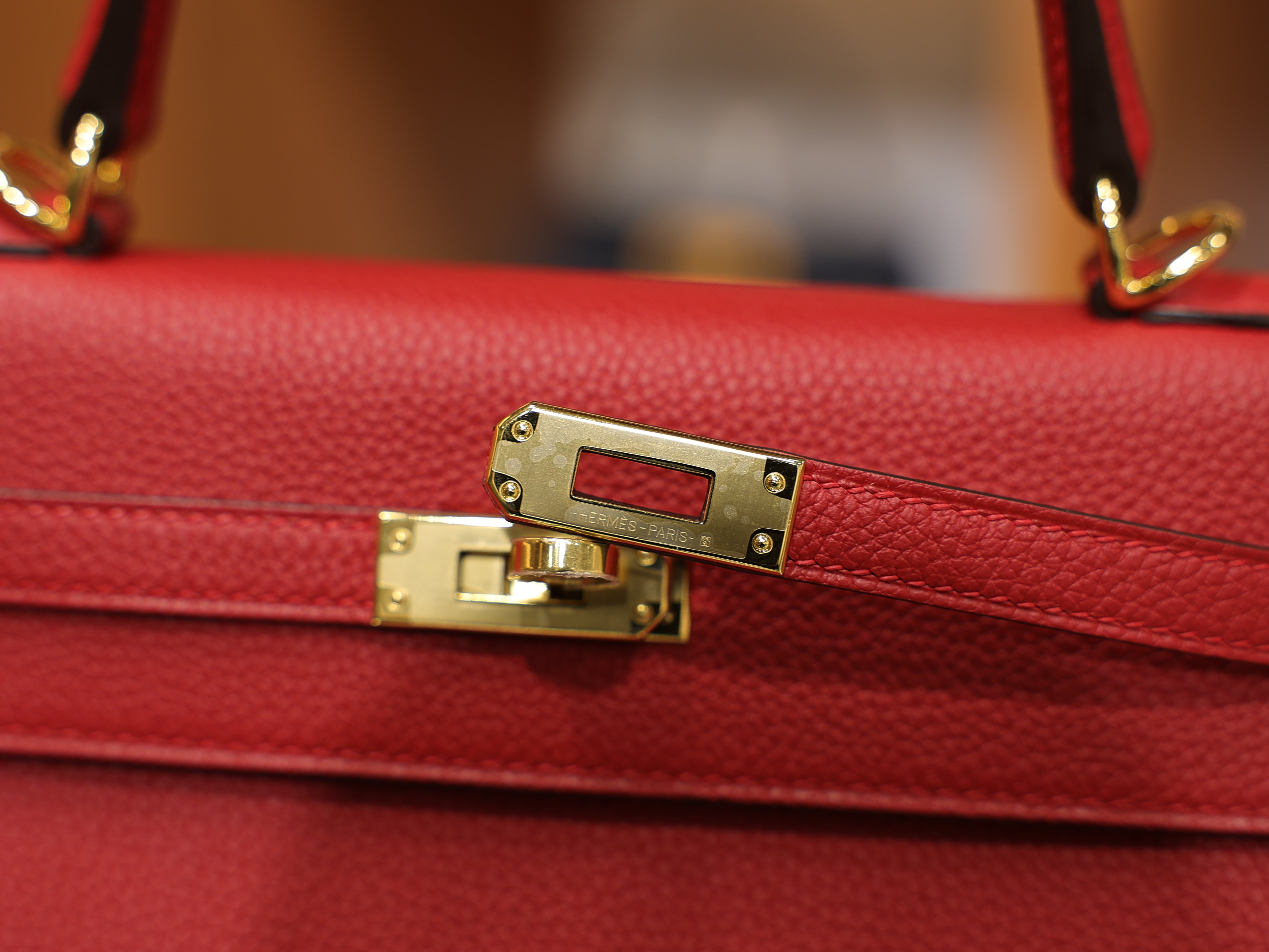 Kelly 25 togo rouge casaque GHW