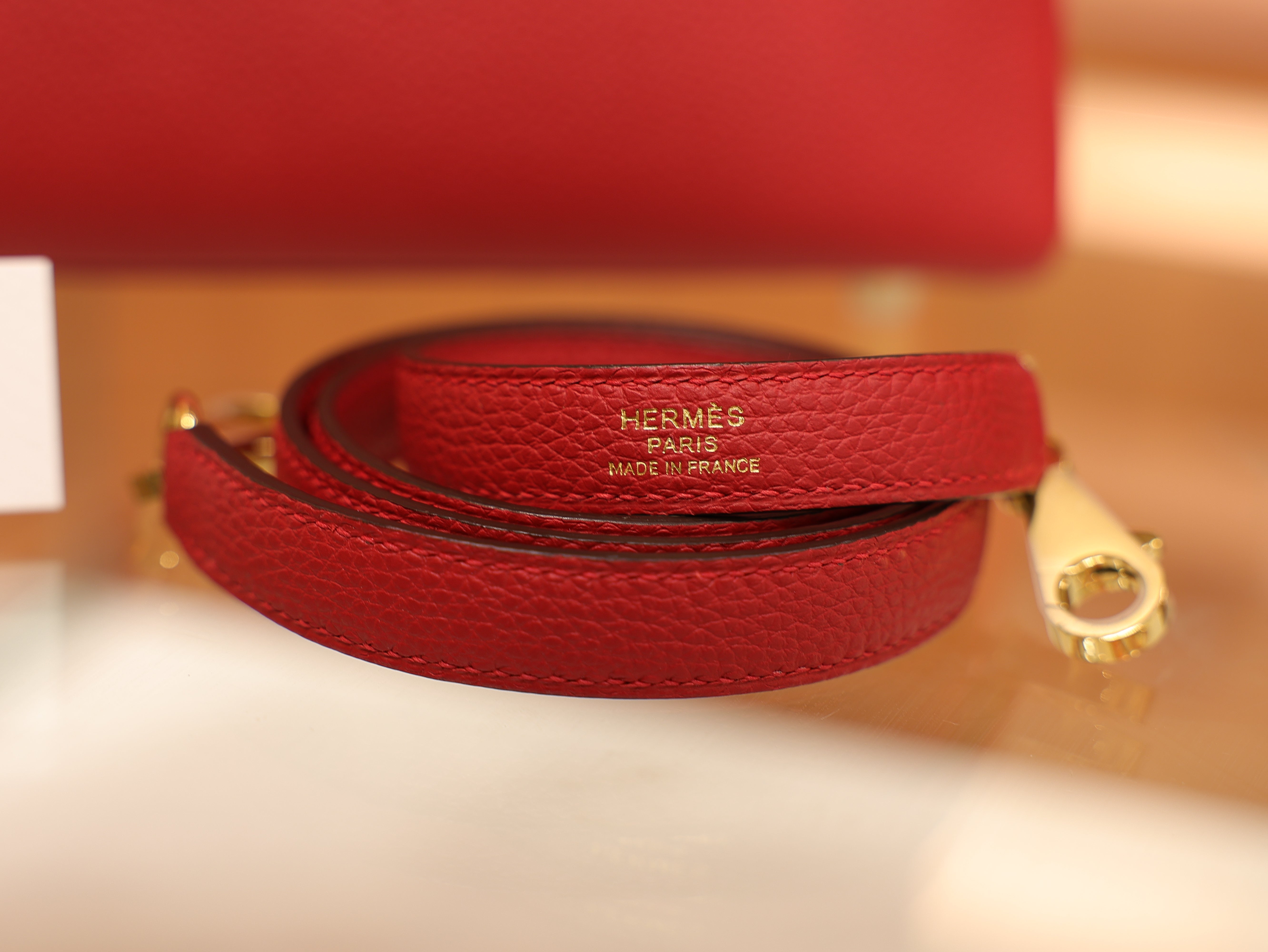 Kelly 25 togo rouge casaque GHW