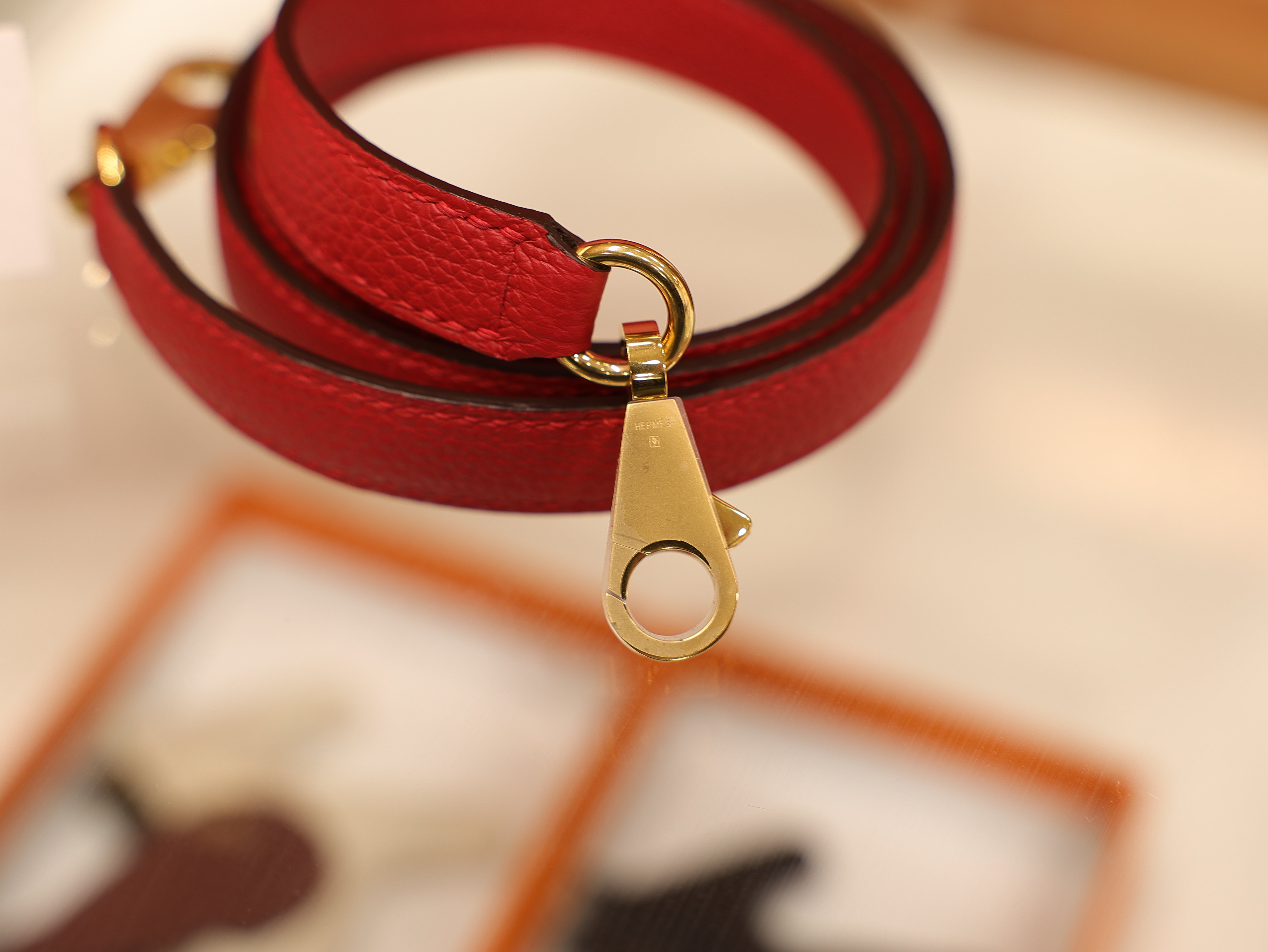 Kelly 25 togo rouge casaque GHW